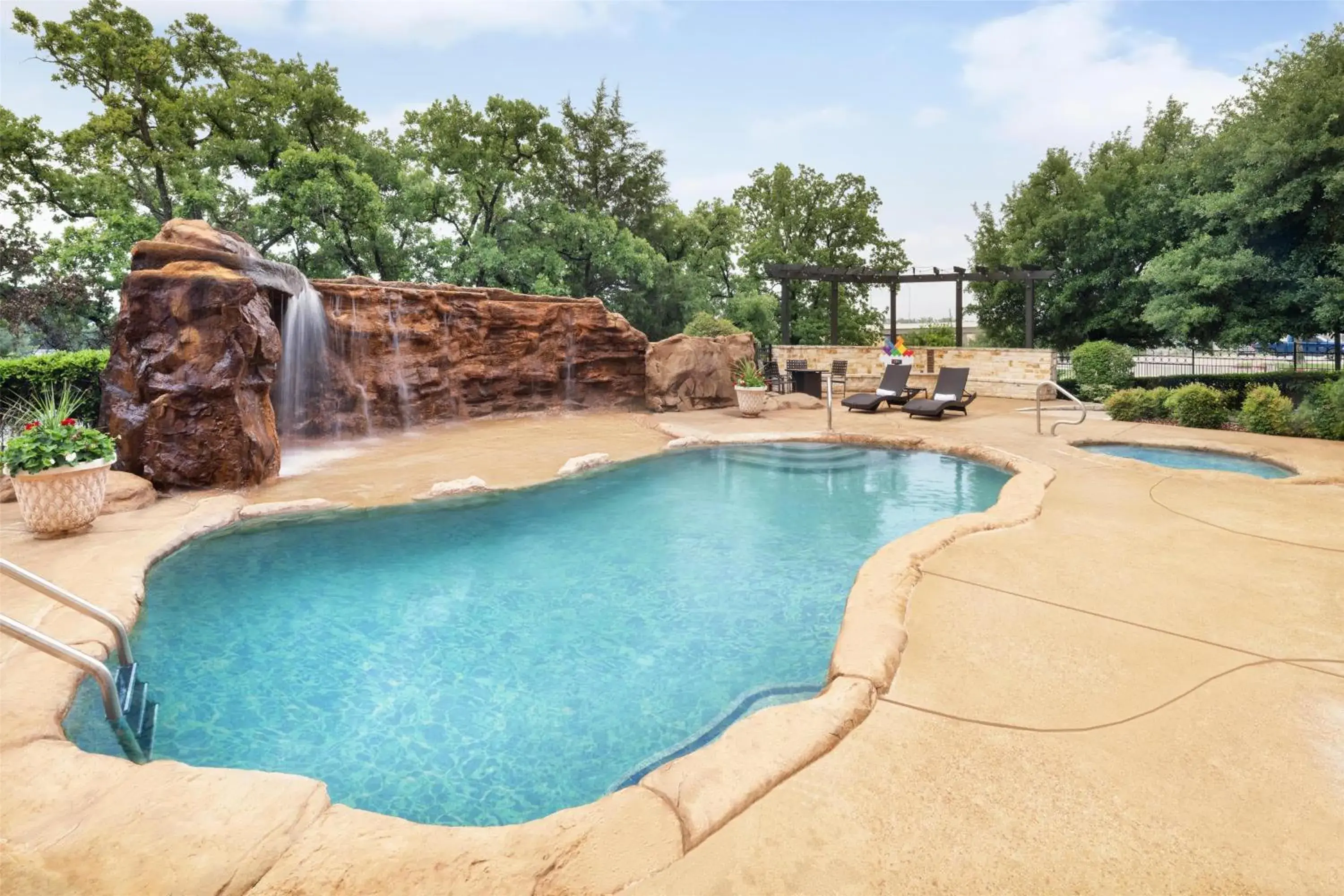 Pool view in Best Western Premier Crown Chase Inn & Suites Pool view in Best Western Premier Crown Chase Inn & Suites