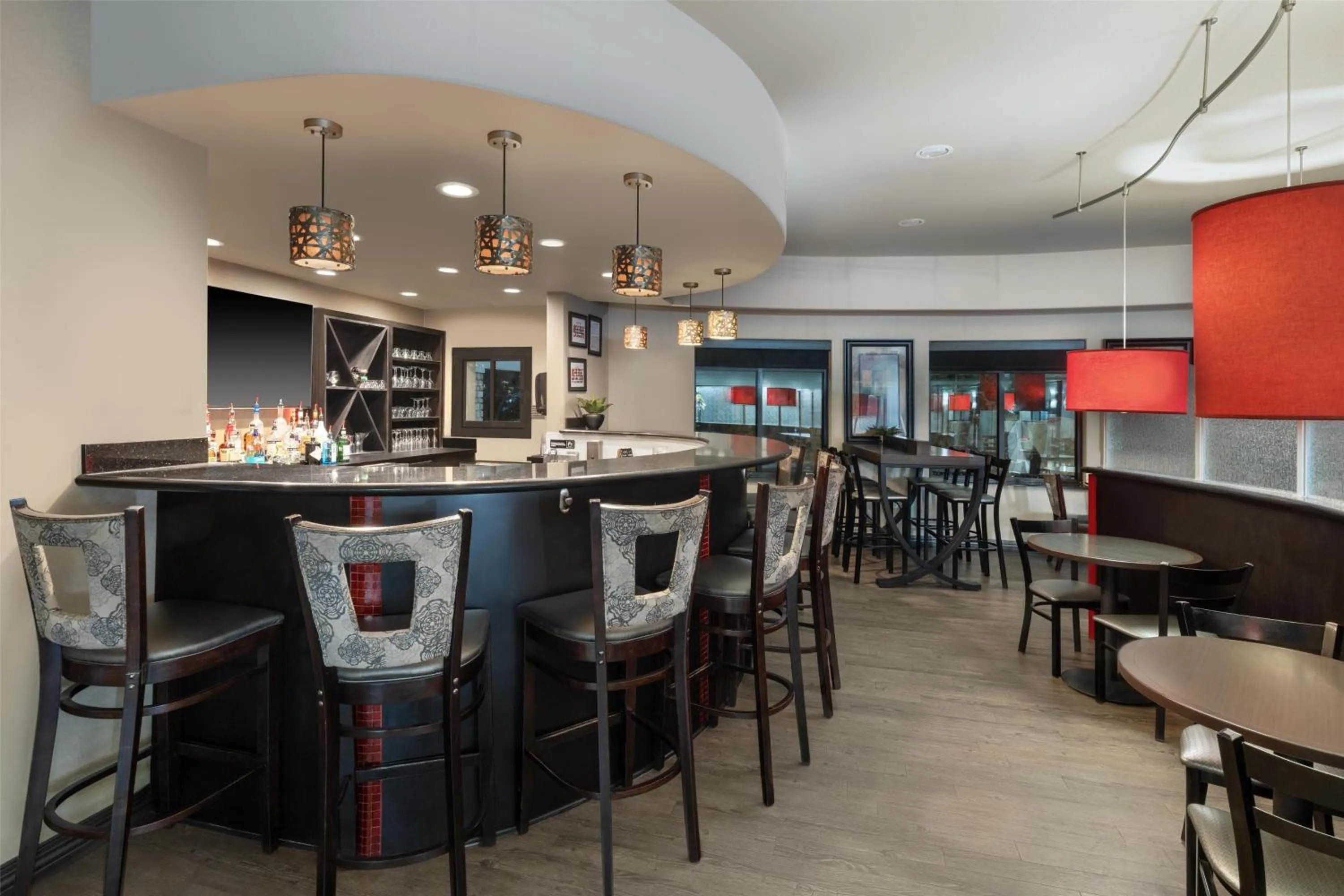 Lounge or bar in Best Western Premier Crown Chase Inn & Suites