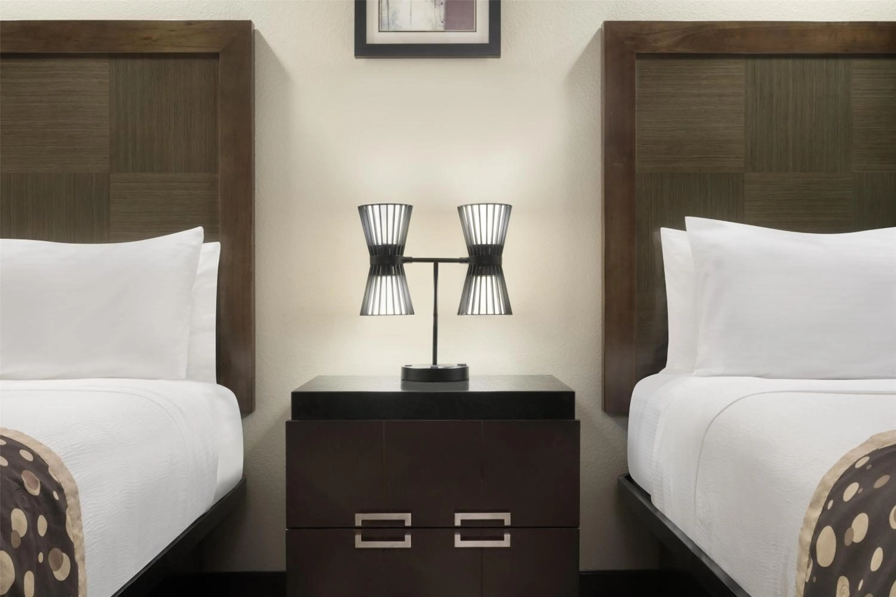 Photo of the whole room, Bed in Best Western Premier Crown Chase Inn & Suites