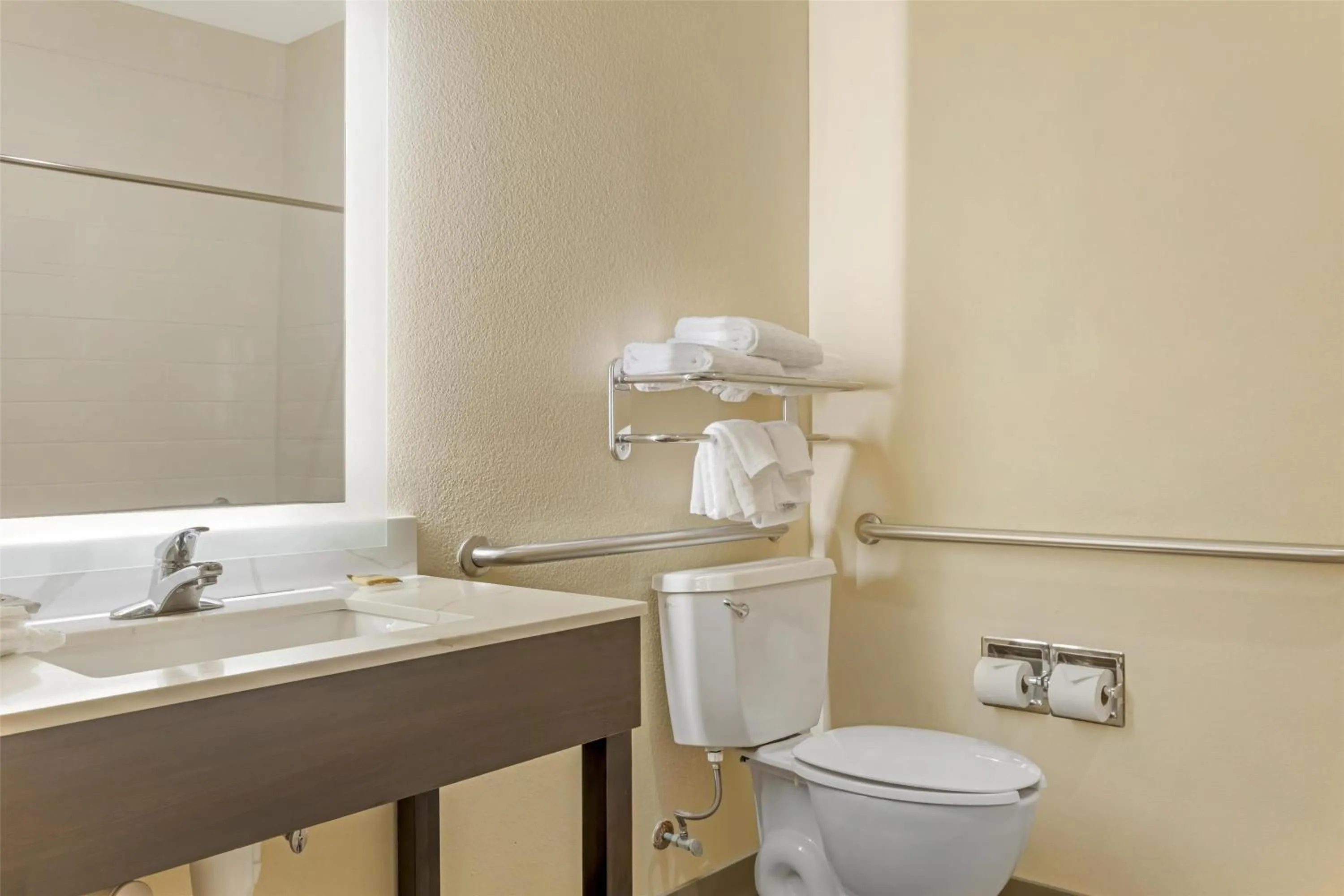 Bathroom in Best Western Plus Monica Royale Inn & Suites