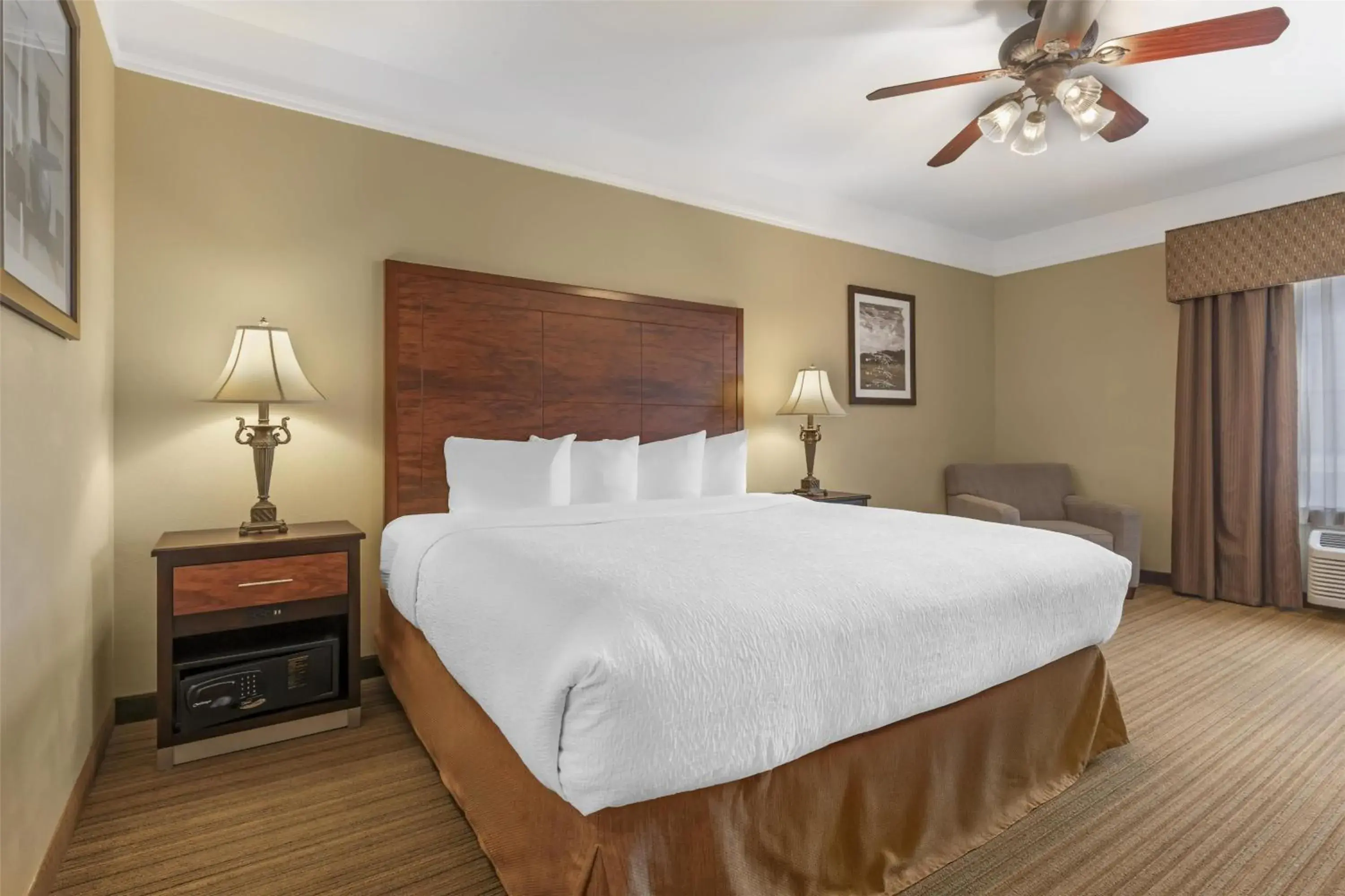 Bedroom, Bed in Best Western Plus Monica Royale Inn & Suites Bedroom, Bed in Best Western Plus Monica Royale Inn & Suites