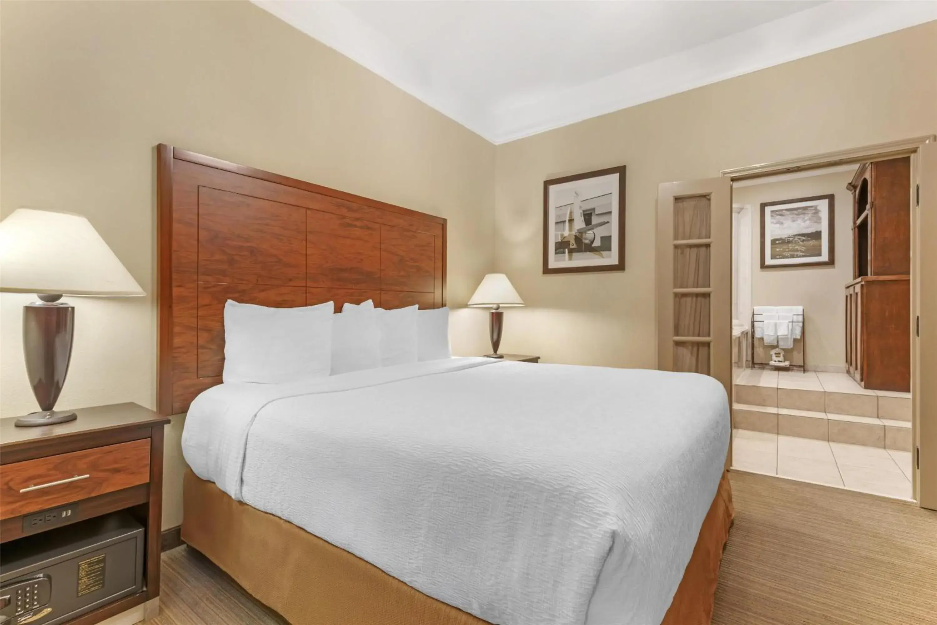 Photo of the whole room, Bed in Best Western Plus Monica Royale Inn & Suites Photo of the whole room, Bed in Best Western Plus Monica Royale Inn & Suites