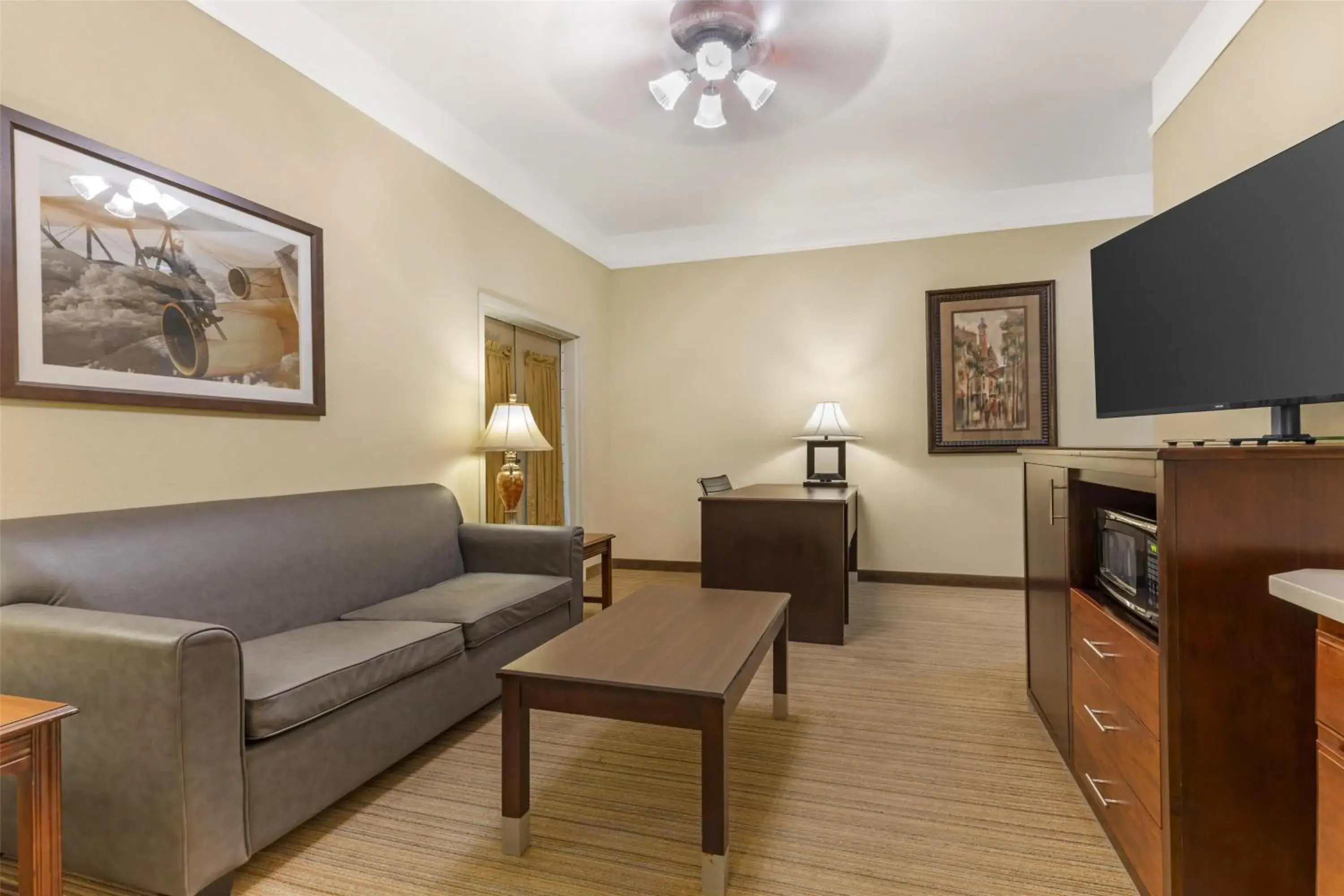 Photo of the whole room in Best Western Plus Monica Royale Inn & Suites Photo of the whole room in Best Western Plus Monica Royale Inn & Suites