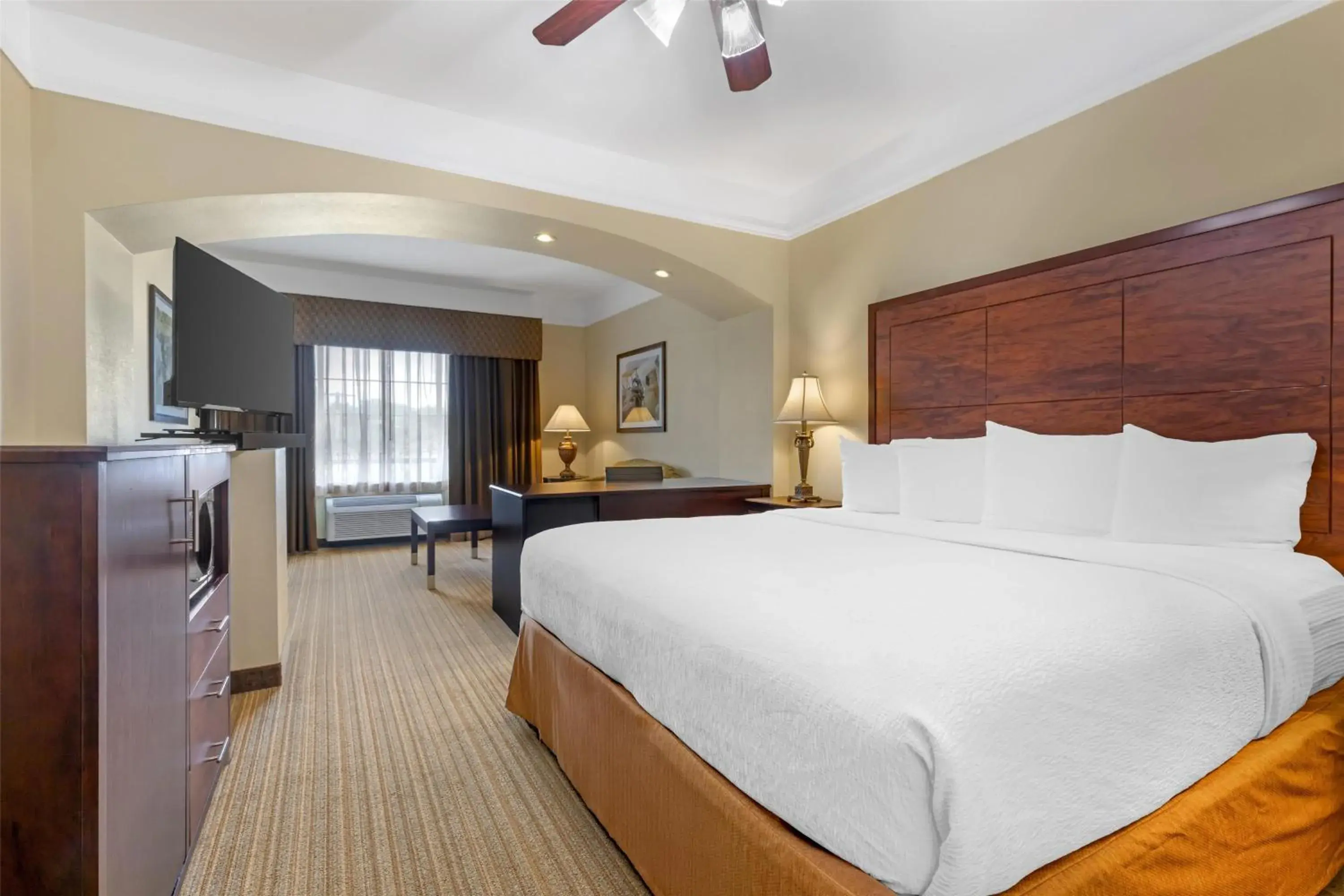 King Suite - Disability Access in Best Western Plus Monica Royale Inn & Suites King Suite - Disability Access in Best Western Plus Monica Royale Inn & Suites