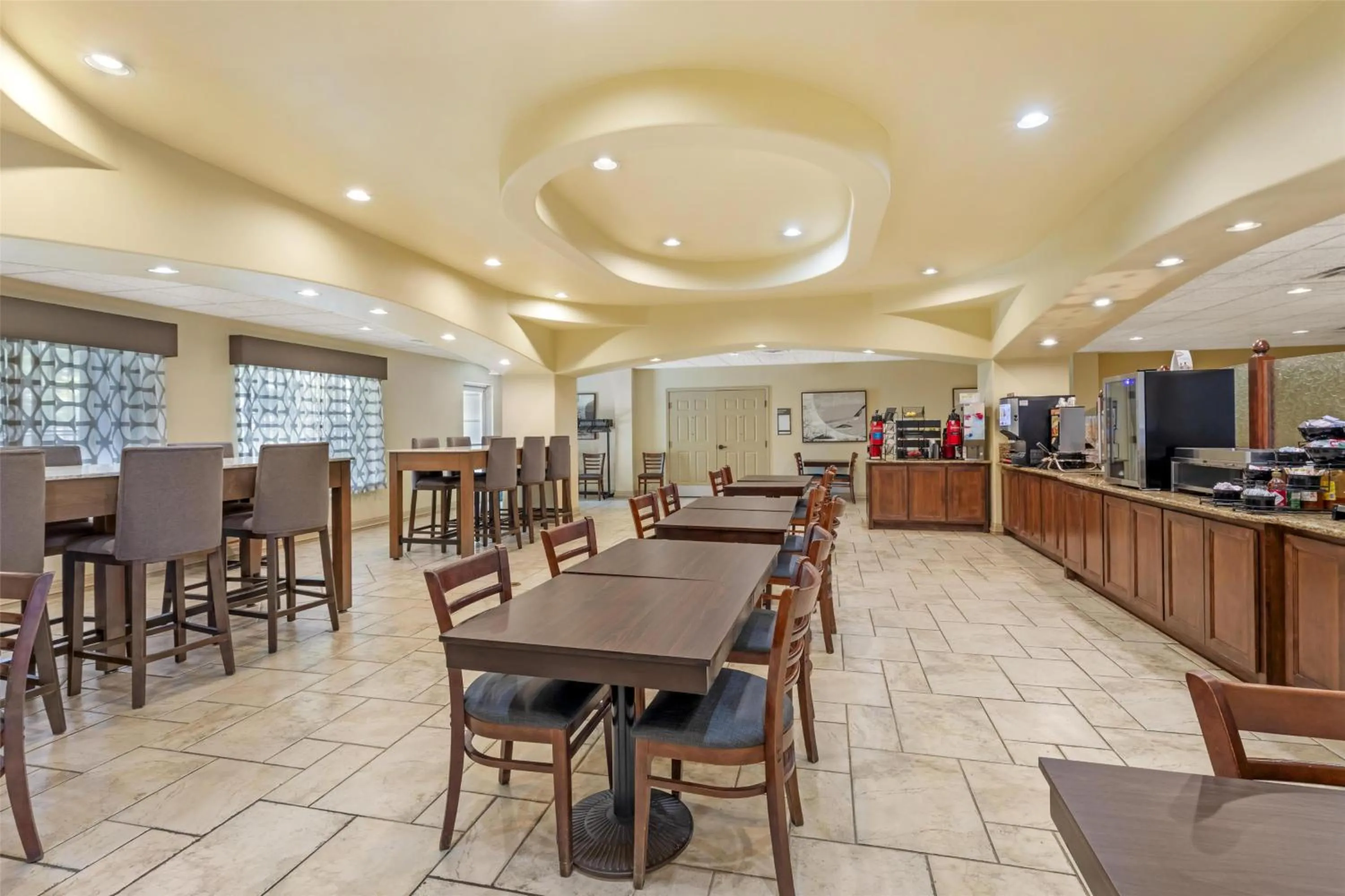 Breakfast in Best Western Plus Monica Royale Inn & Suites