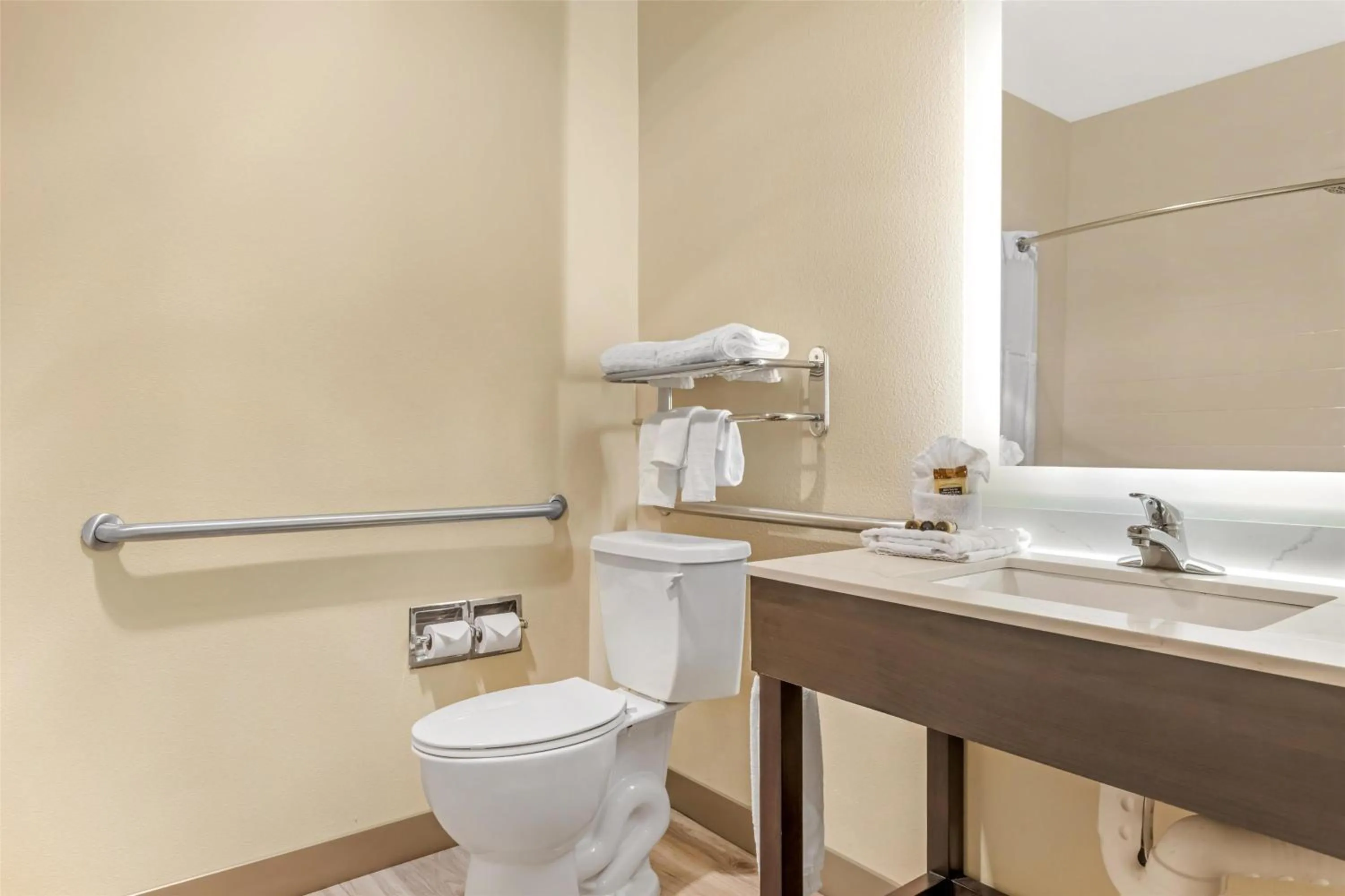 Bathroom in Best Western Plus Monica Royale Inn & Suites