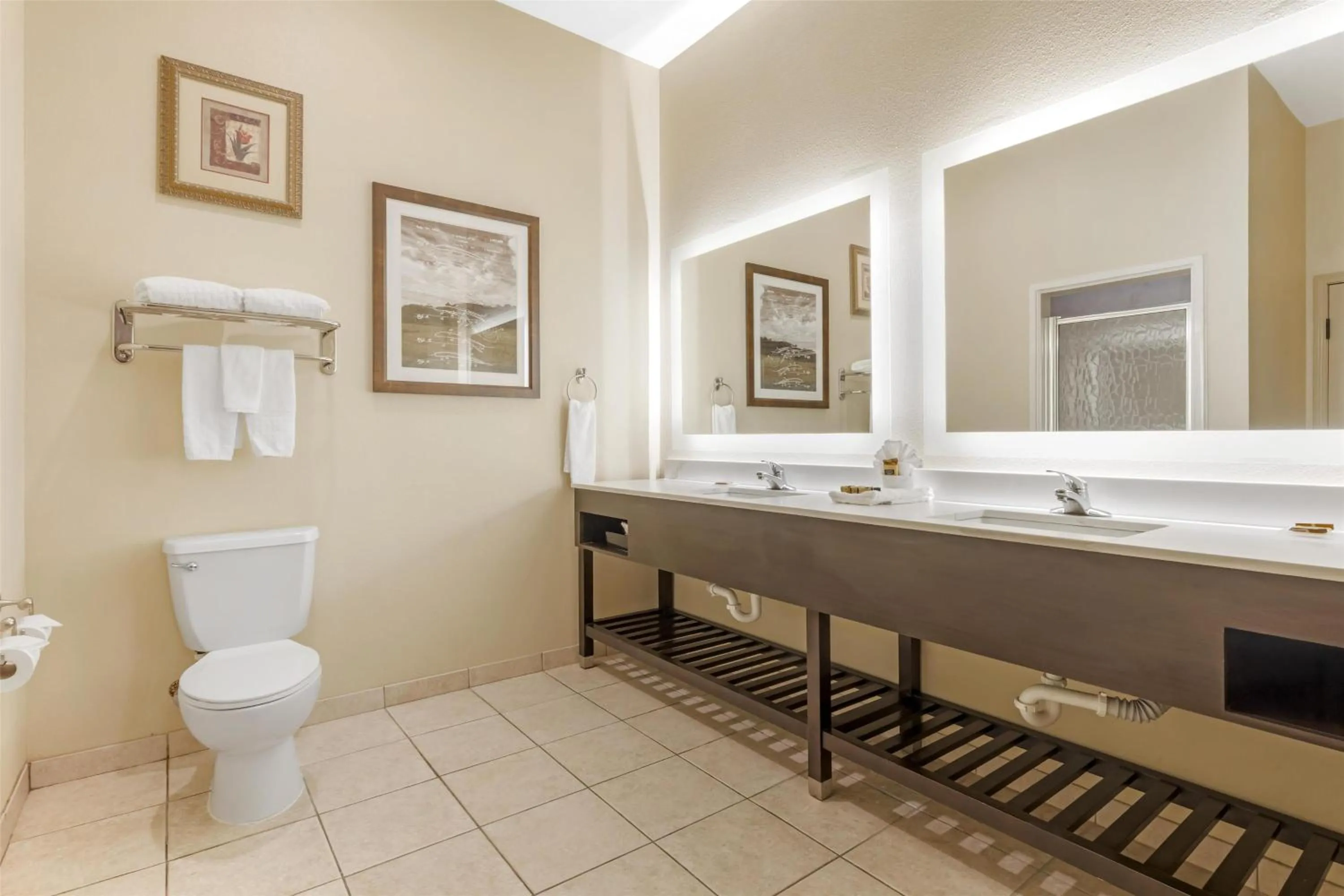 Bathroom in Best Western Plus Monica Royale Inn & Suites