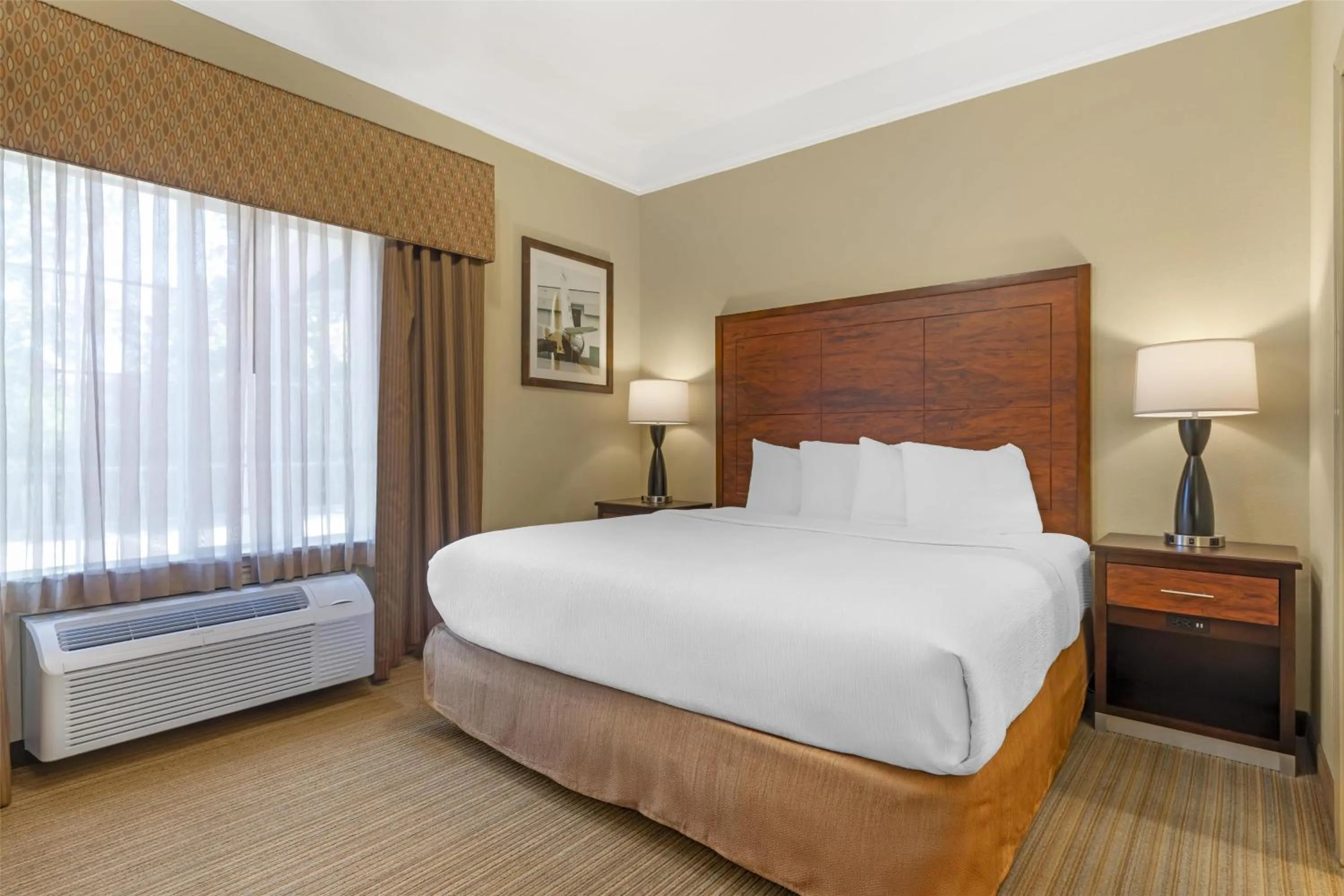 Photo of the whole room, Bed in Best Western Plus Monica Royale Inn & Suites