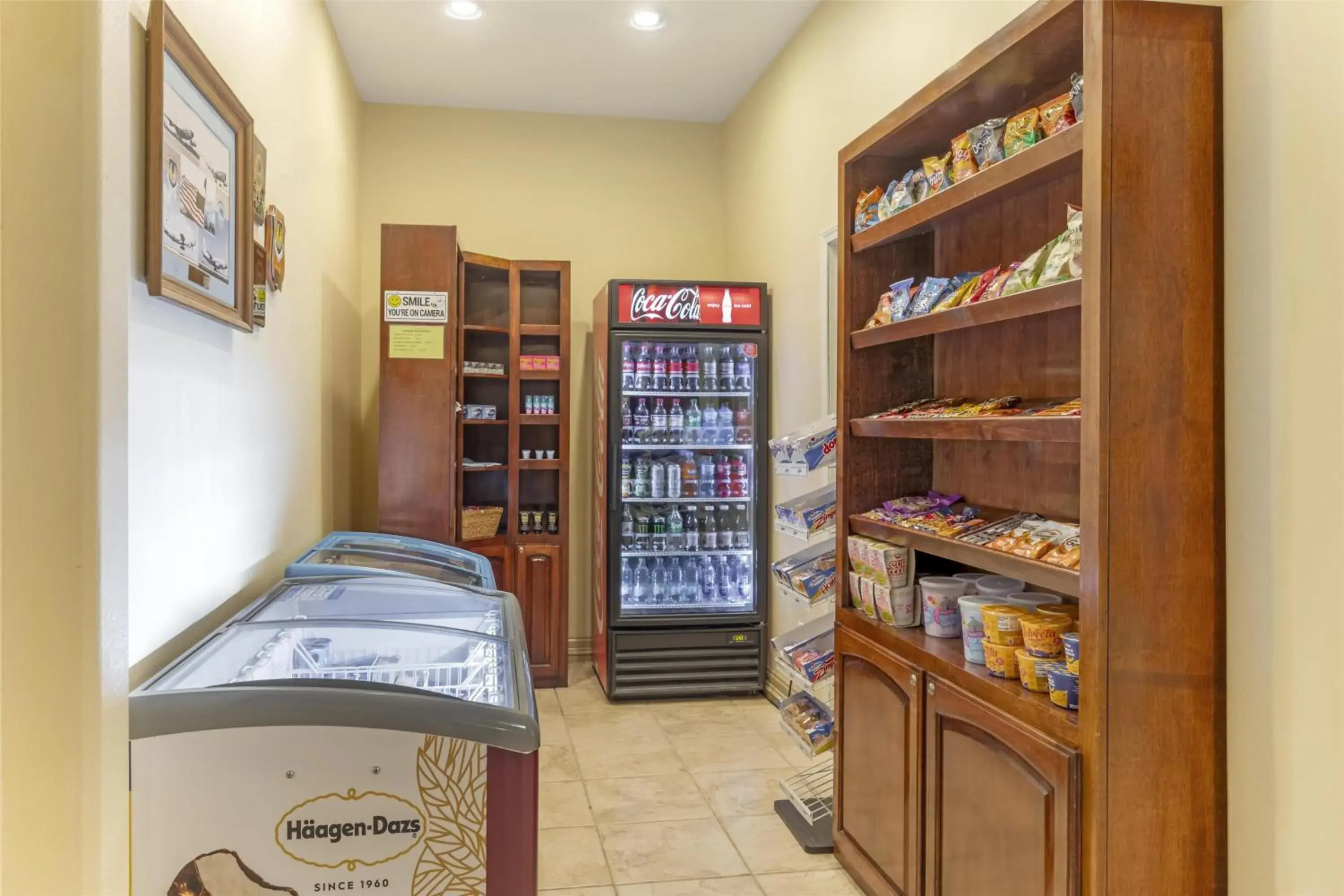 Property building in Best Western Plus Monica Royale Inn & Suites Property building in Best Western Plus Monica Royale Inn & Suites