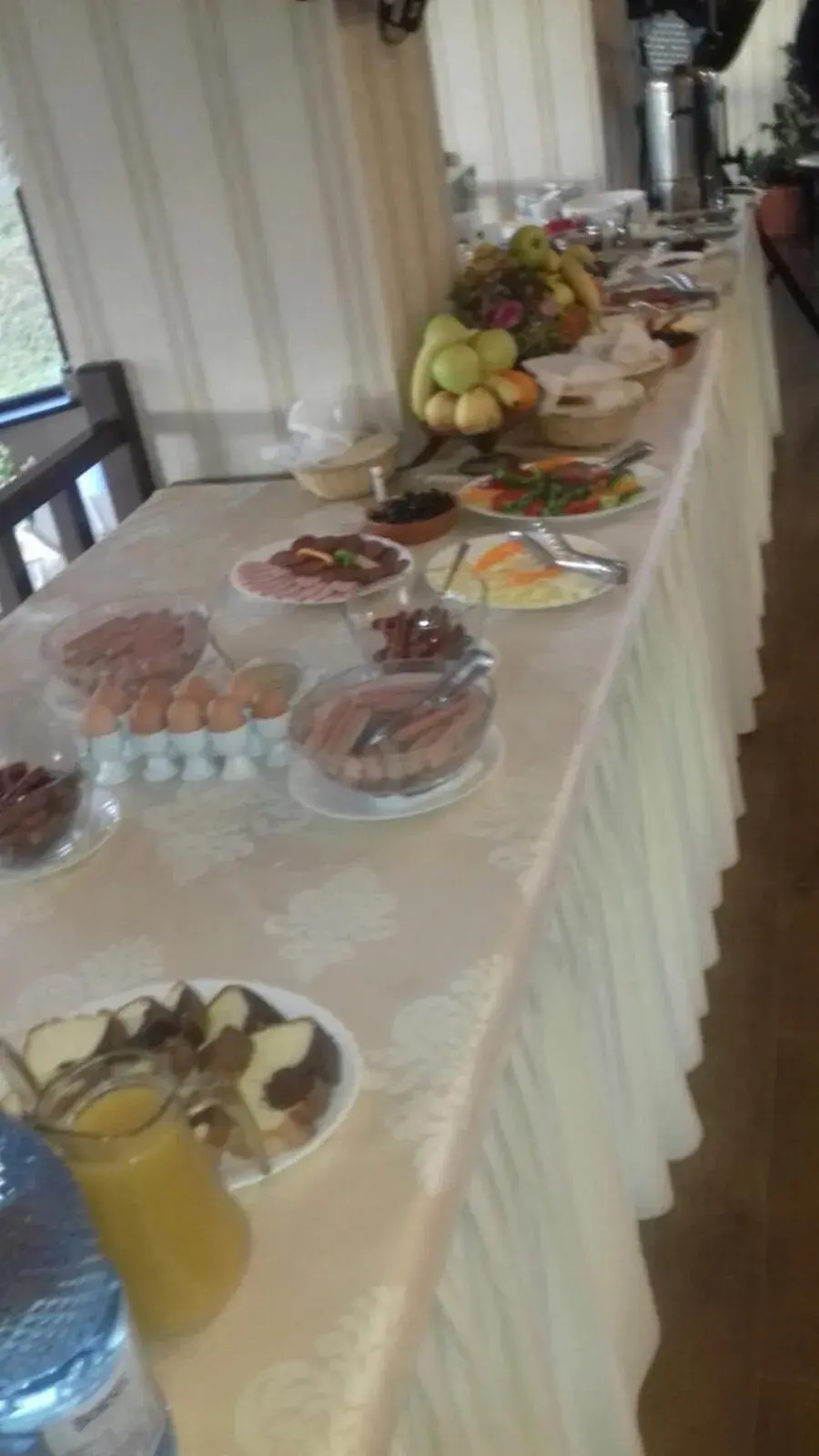 Continental breakfast in Pensiunea Poiana Viselor Continental breakfast in Pensiunea Poiana Viselor