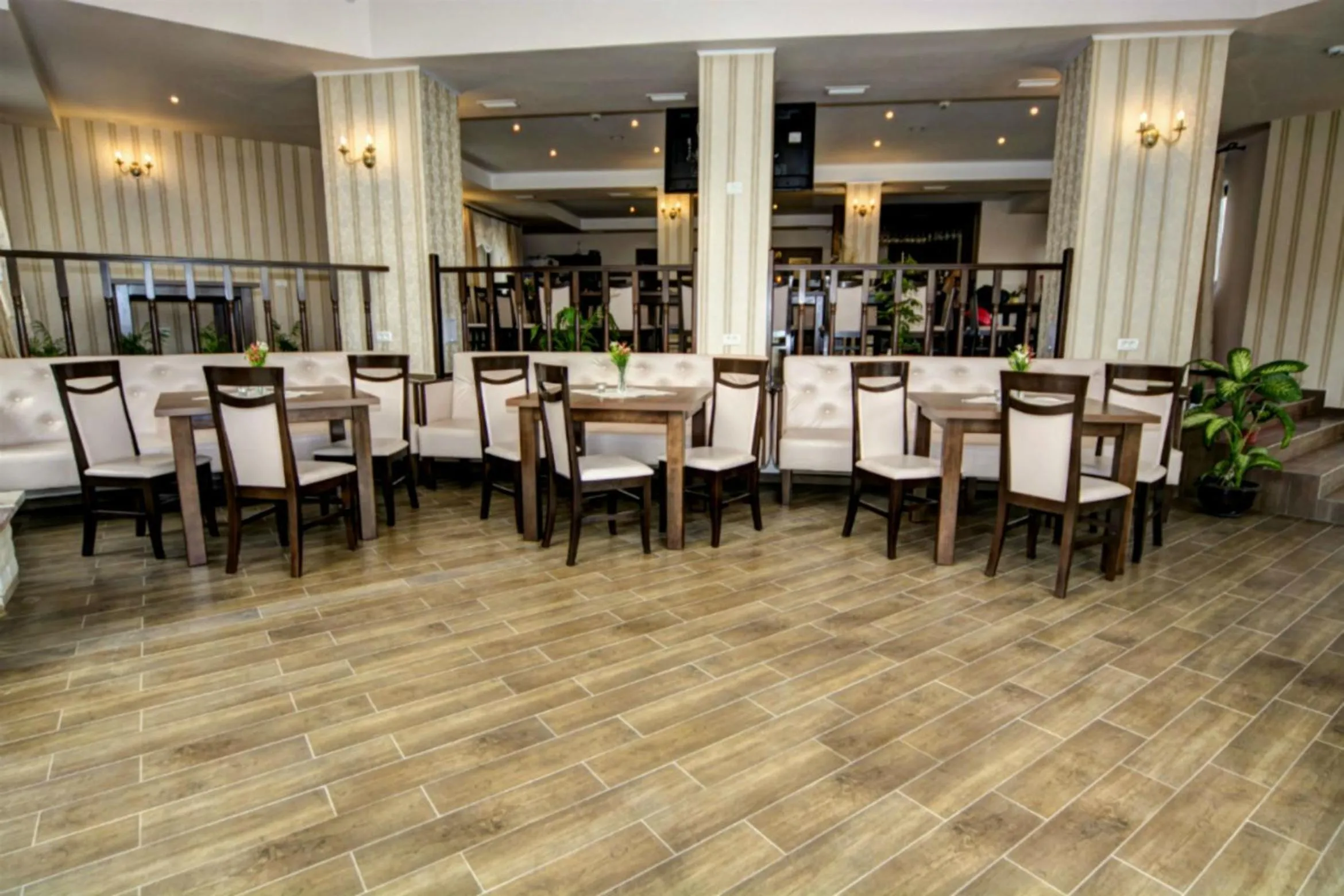 Restaurant/places to eat in Pensiunea Poiana Viselor