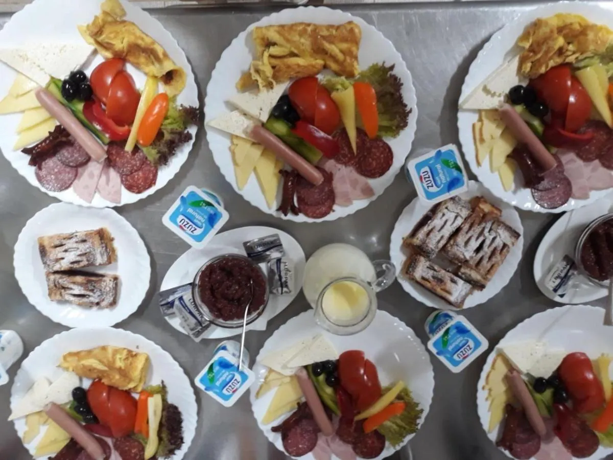 Continental breakfast in Pensiunea Poiana Viselor