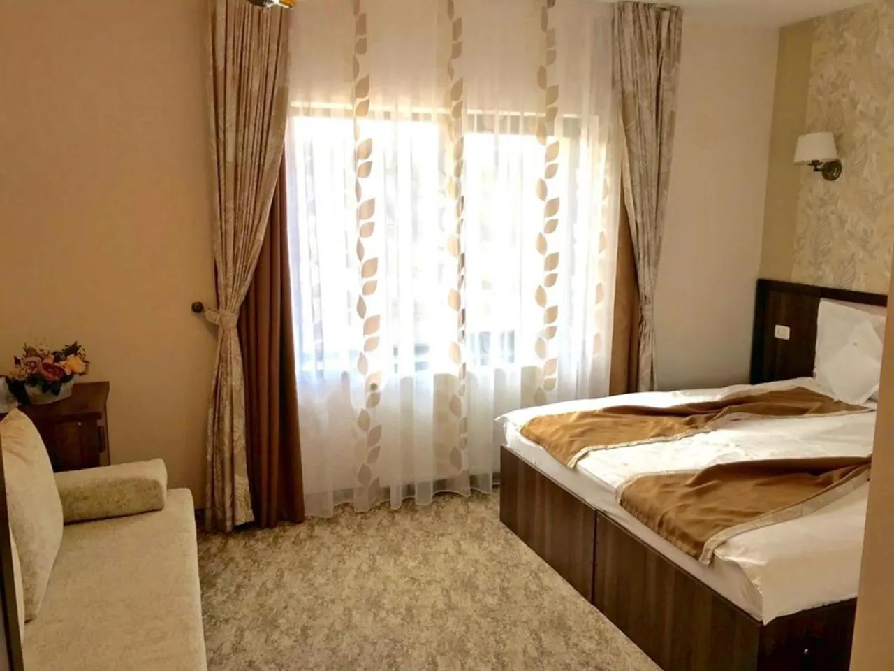 Photo of the whole room, Bed in Pensiunea Poiana Viselor