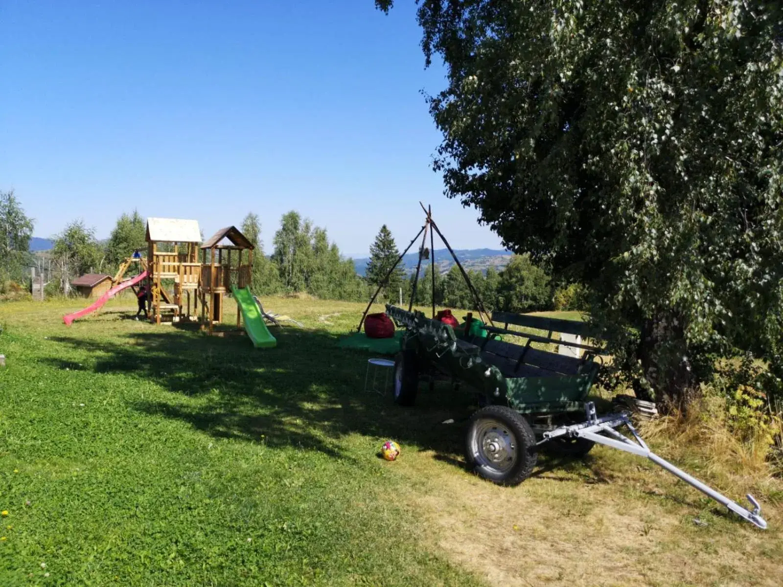 Inner courtyard view in Pensiunea Poiana Viselor Inner courtyard view in Pensiunea Poiana Viselor