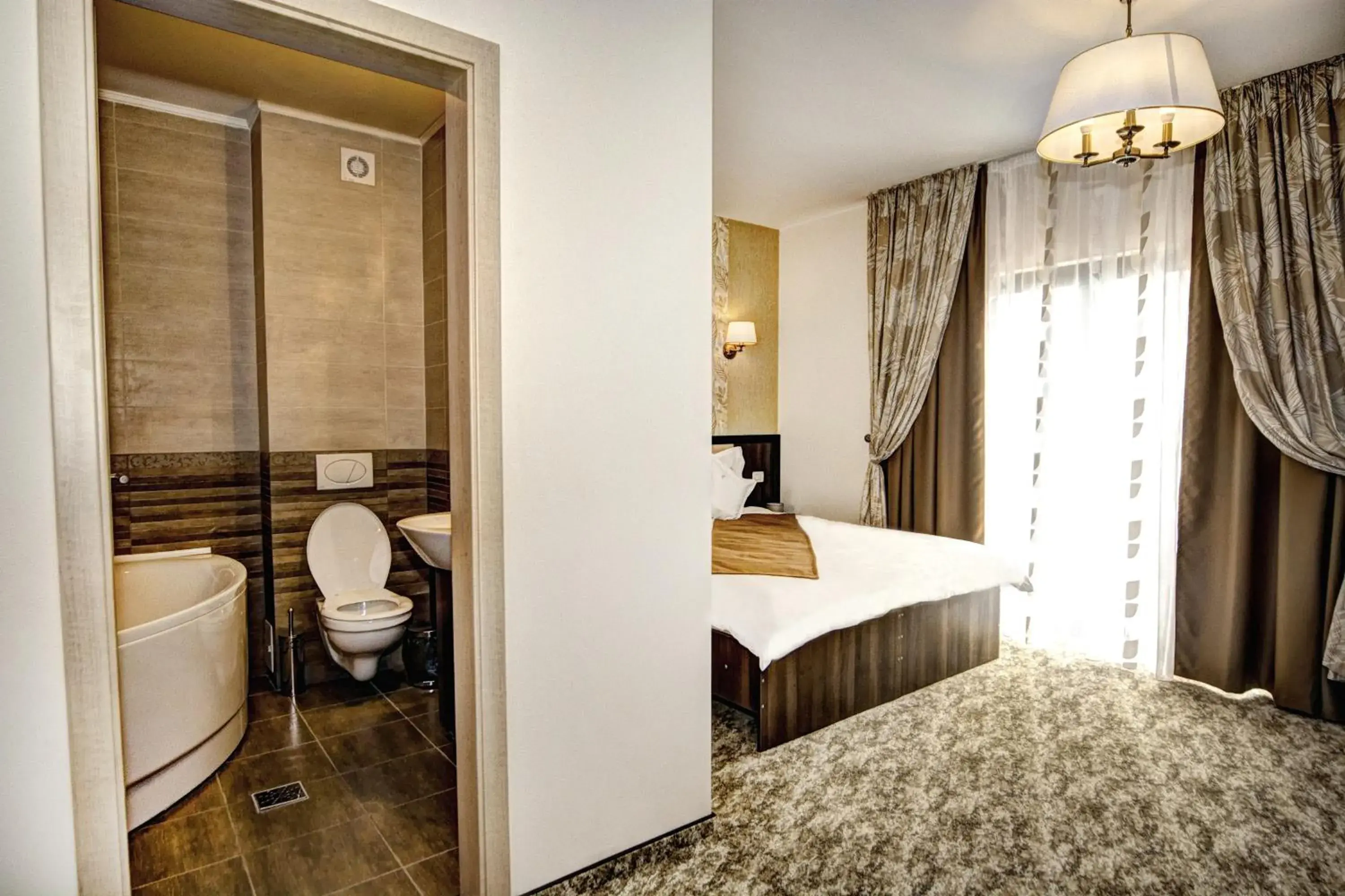 Decorative detail, Bed in Pensiunea Poiana Viselor Decorative detail, Bed in Pensiunea Poiana Viselor