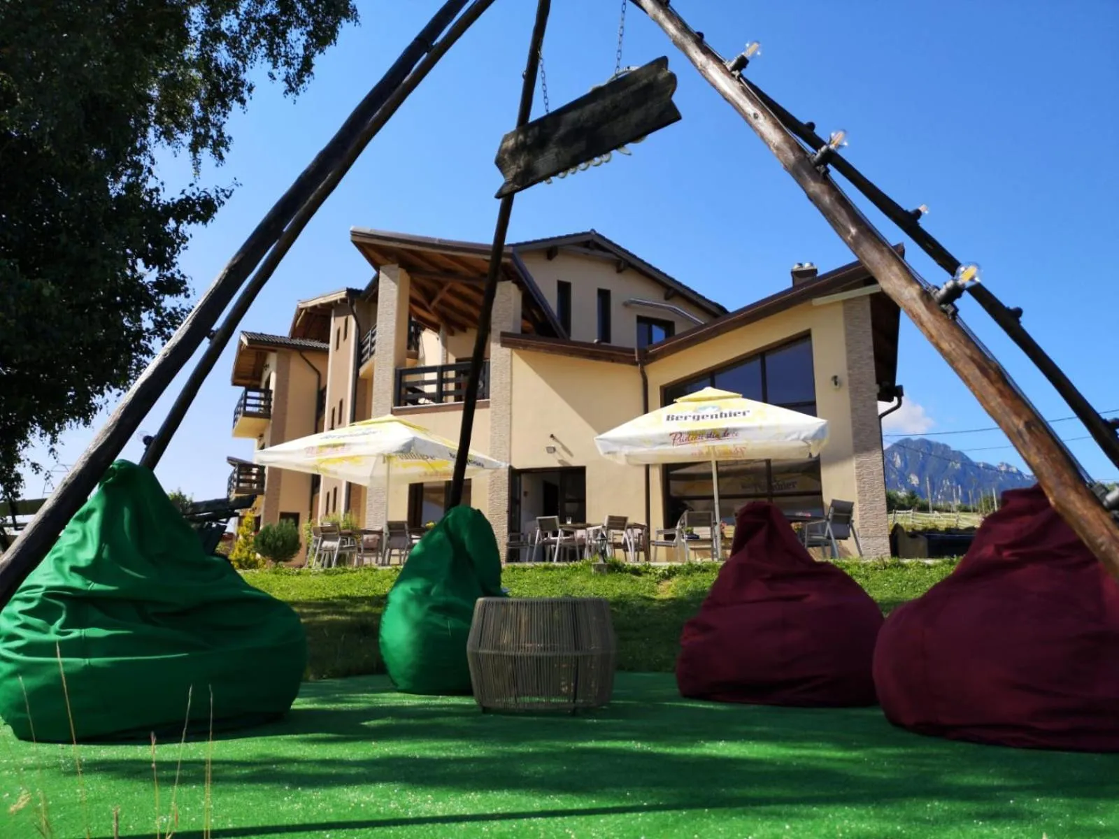 Property building in Pensiunea Poiana Viselor