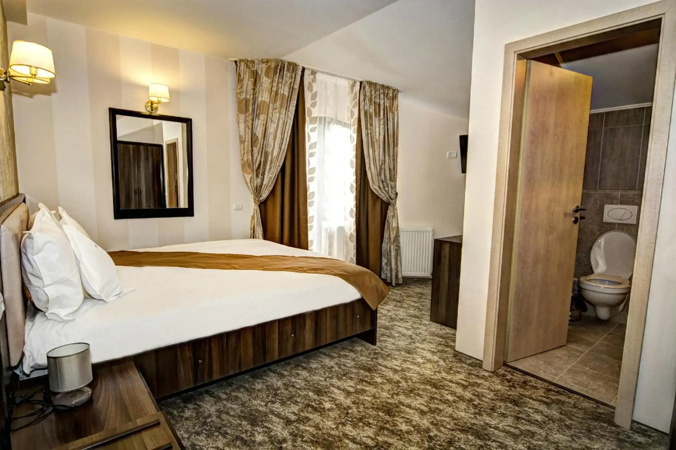 Decorative detail, Bed in Pensiunea Poiana Viselor Decorative detail, Bed in Pensiunea Poiana Viselor