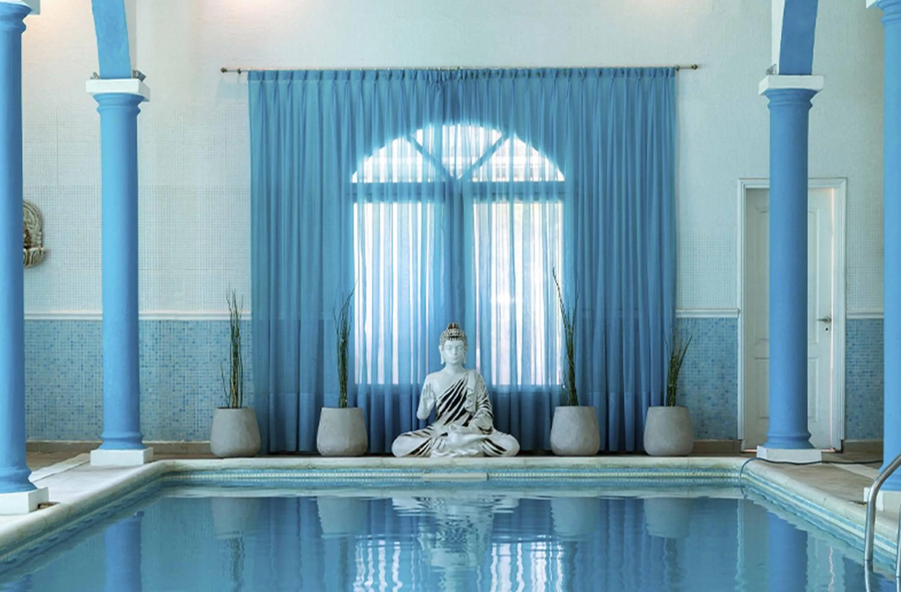 Swimming pool in Posada Suiza by Prima Collection