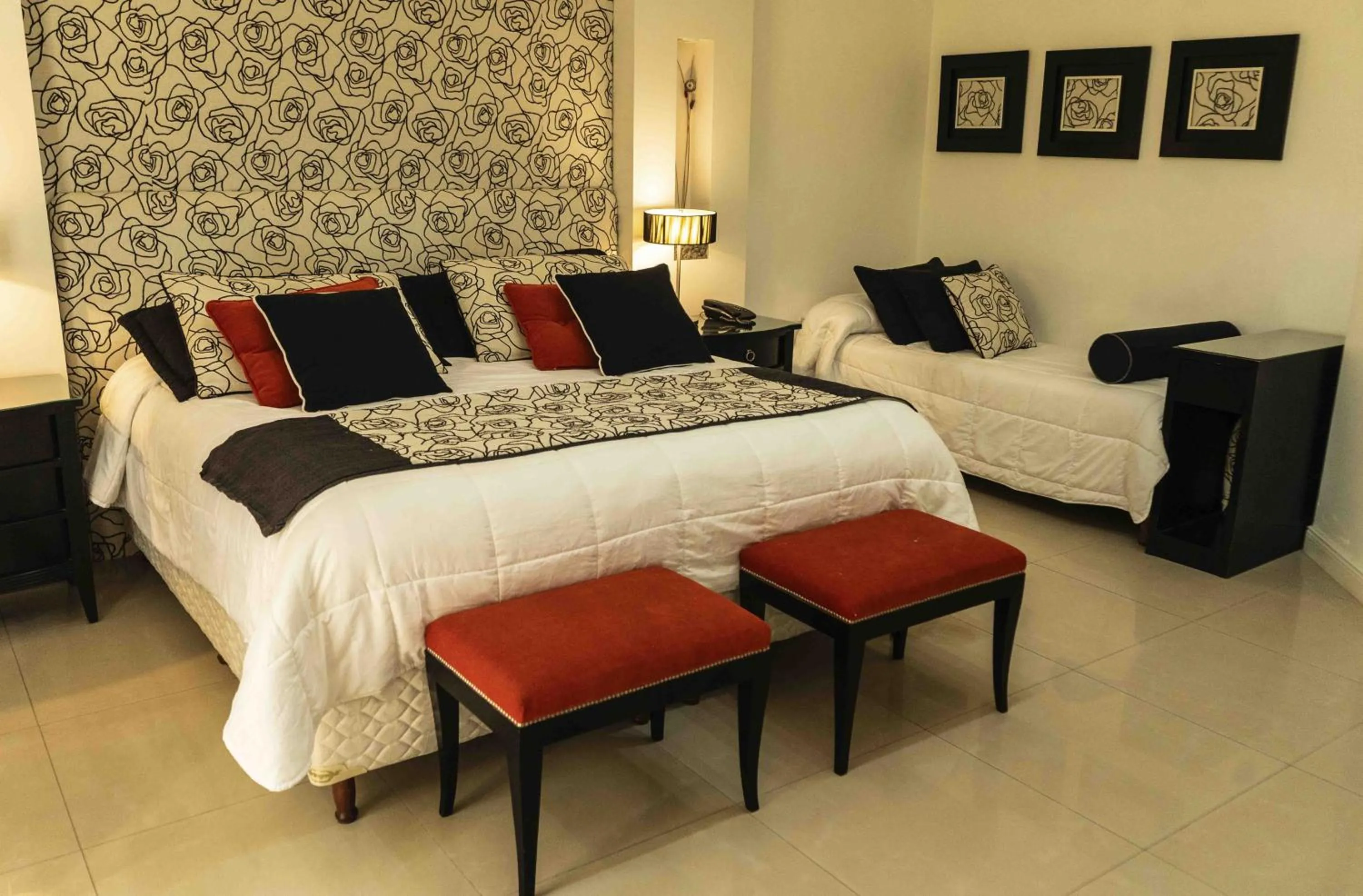 Bed in Posada Suiza by Prima Collection