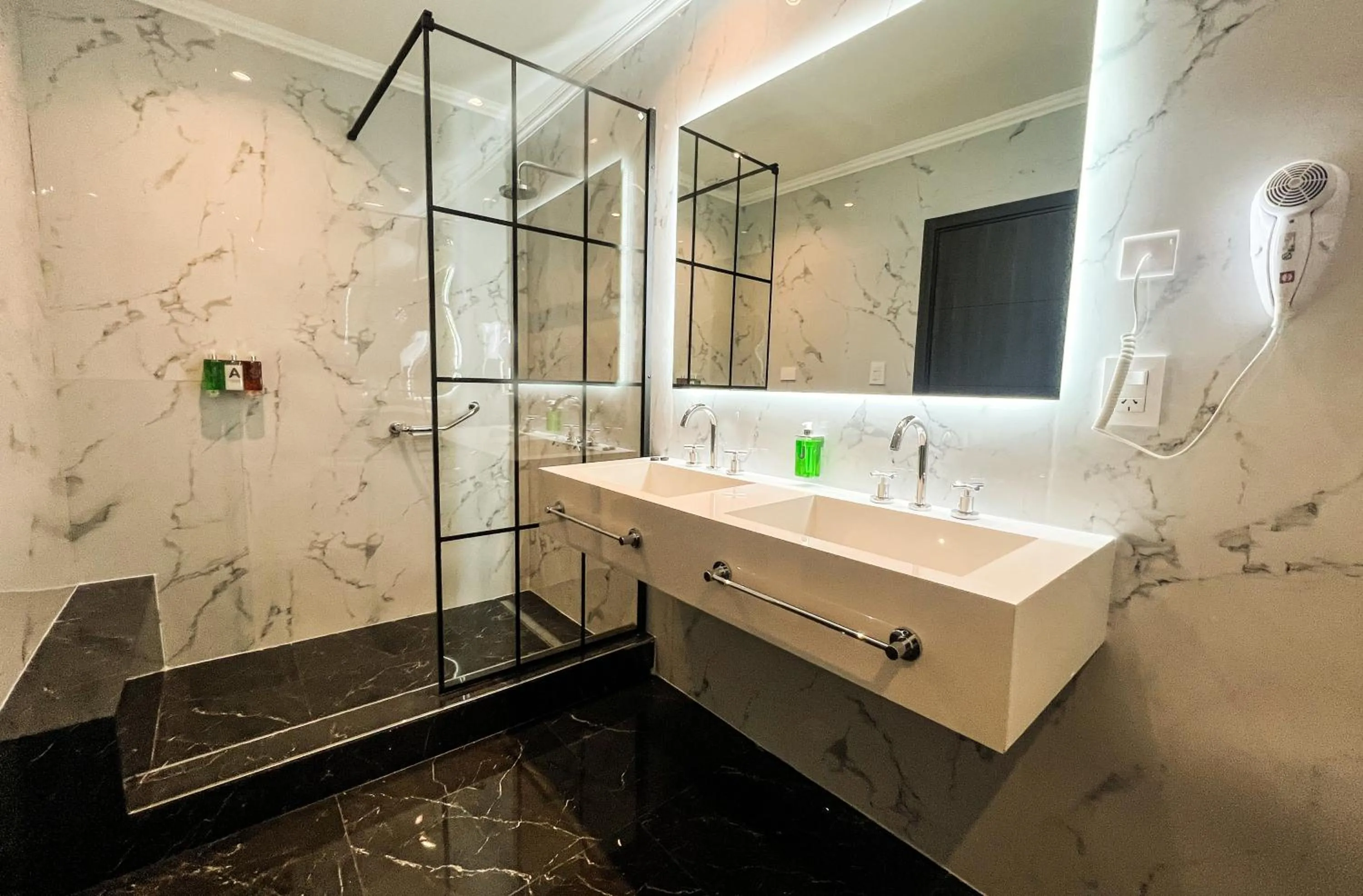 Shower in Palmas de la Laguna by Posada Suiza