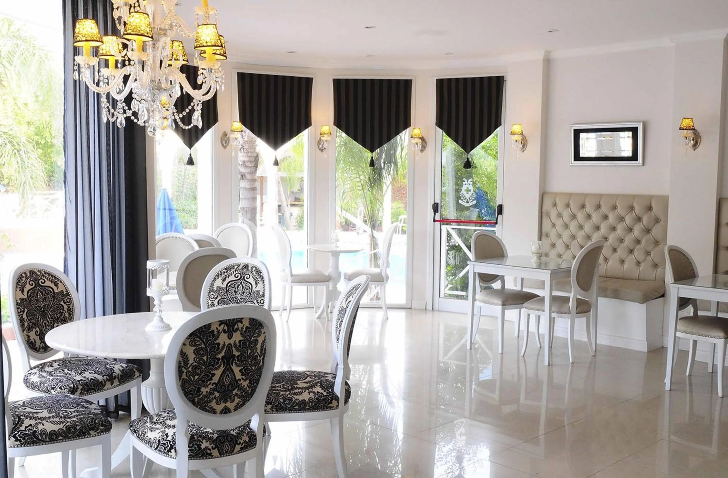 Restaurant/places to eat in Posada Suiza by Prima Collection