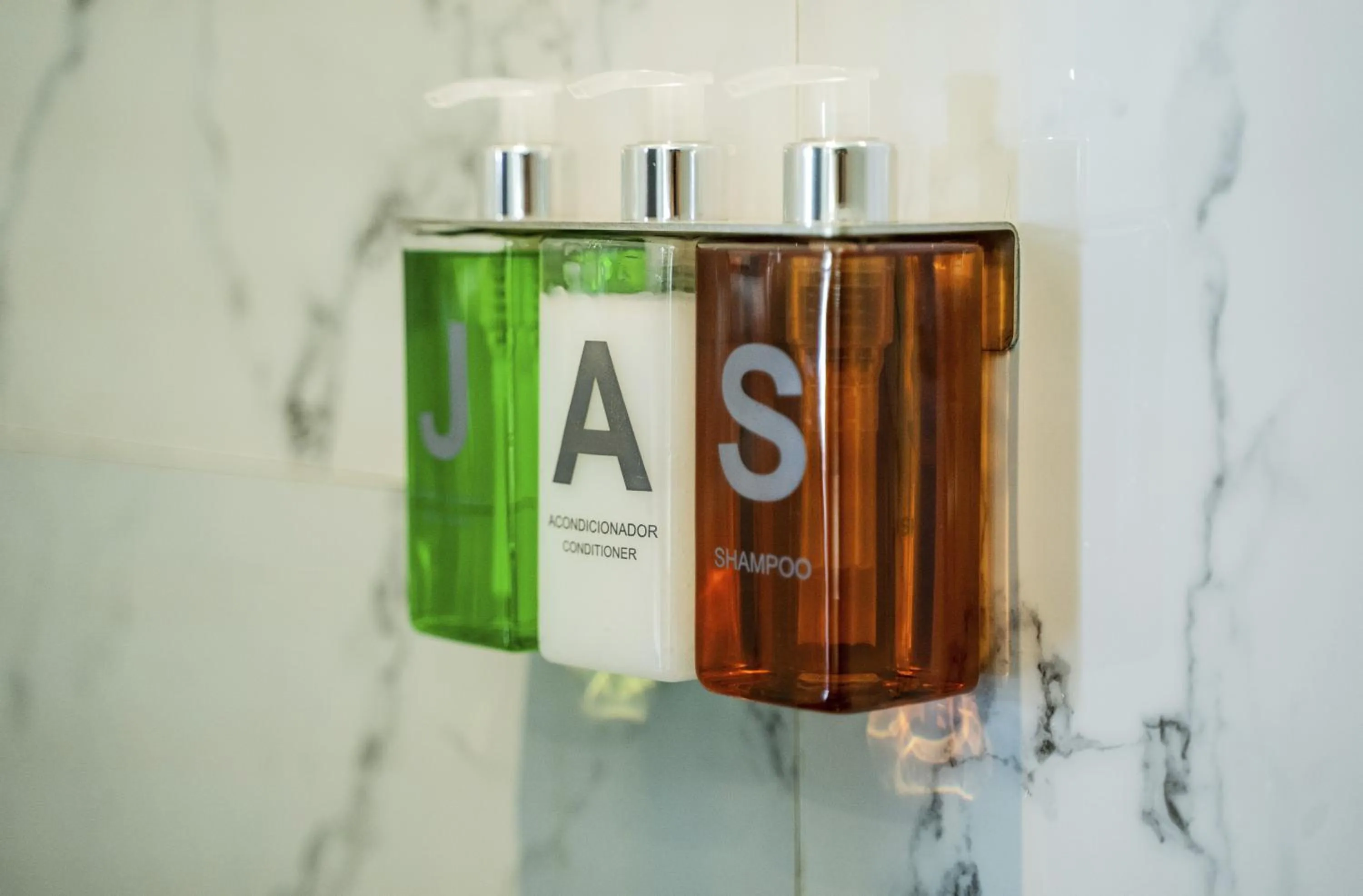 Bathroom in Palmas de la Laguna by Posada Suiza