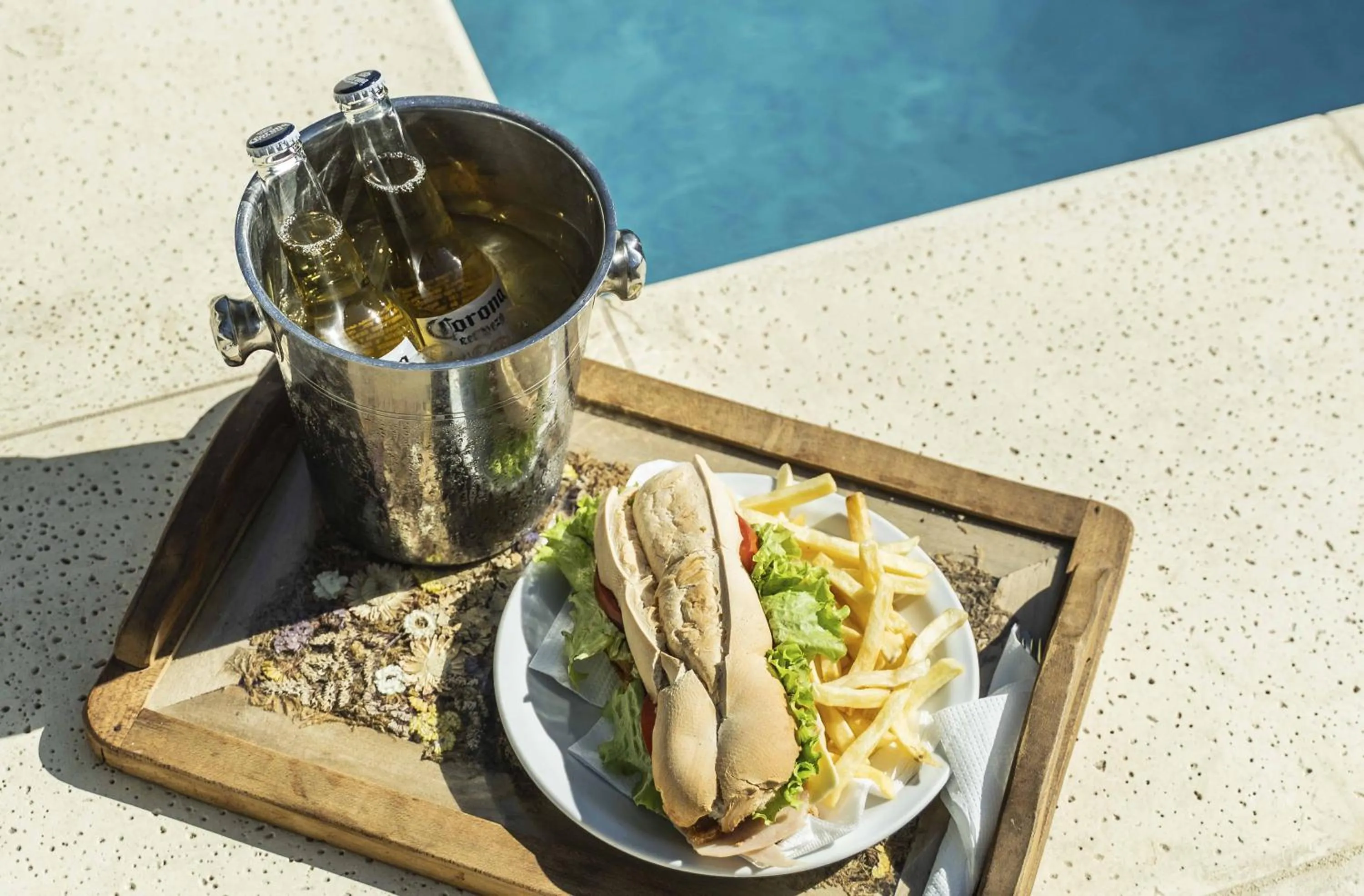 Food and drinks in Palmas de la Laguna by Posada Suiza