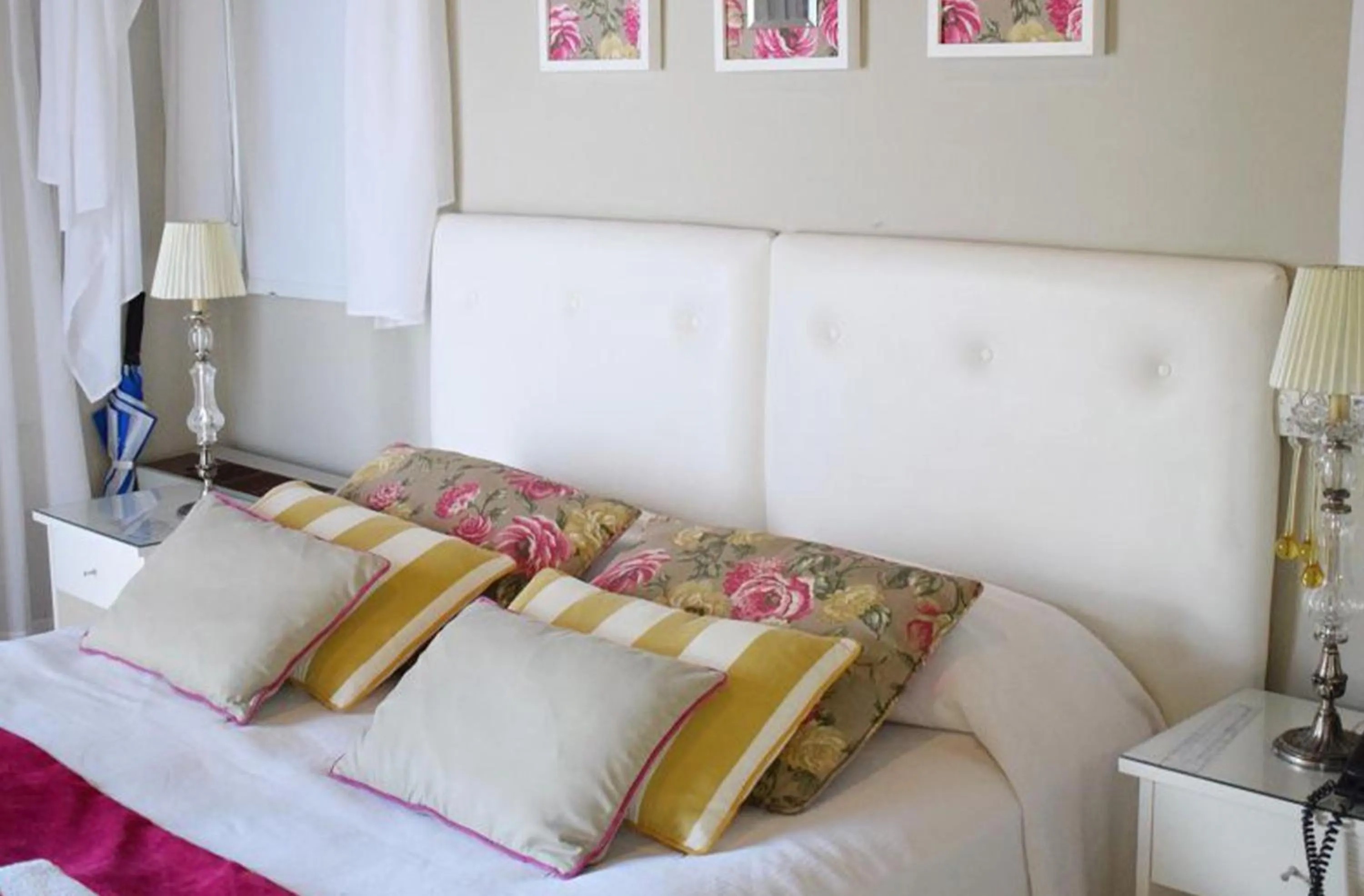 Bed in Posada Suiza by Prima Collection