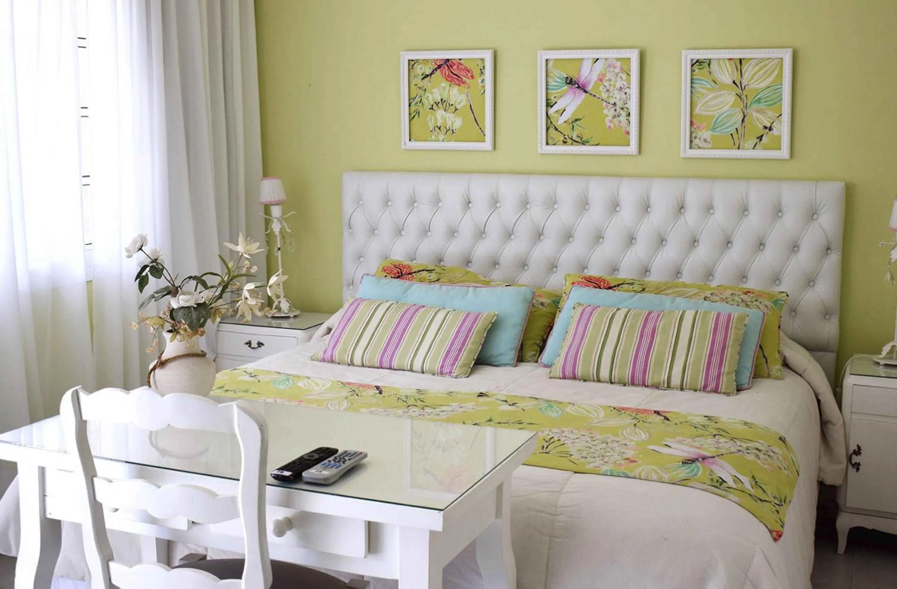 Bed in Posada Suiza by Prima Collection