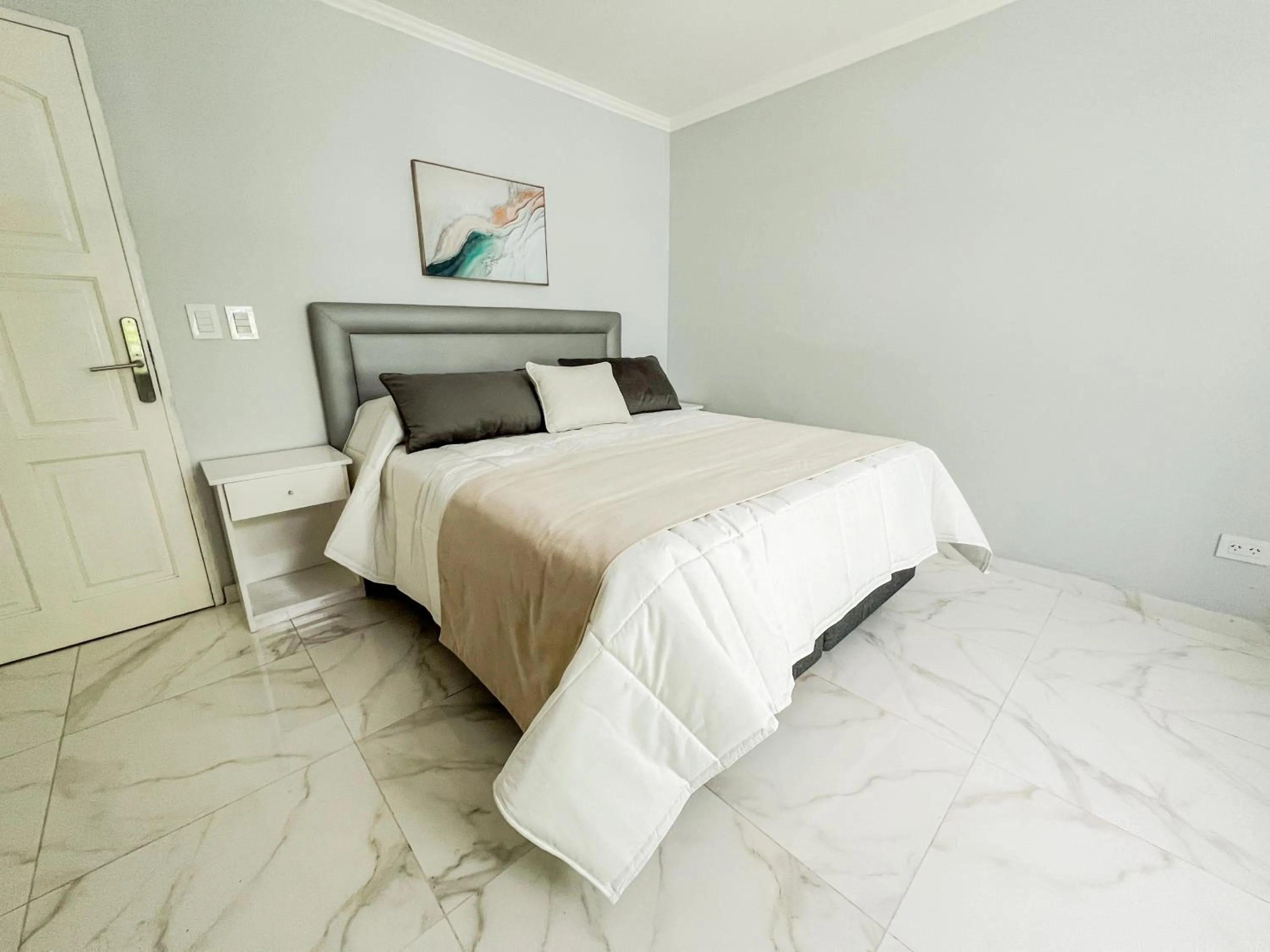 Photo of the whole room, Bed in Posada Suiza by Prima Collection