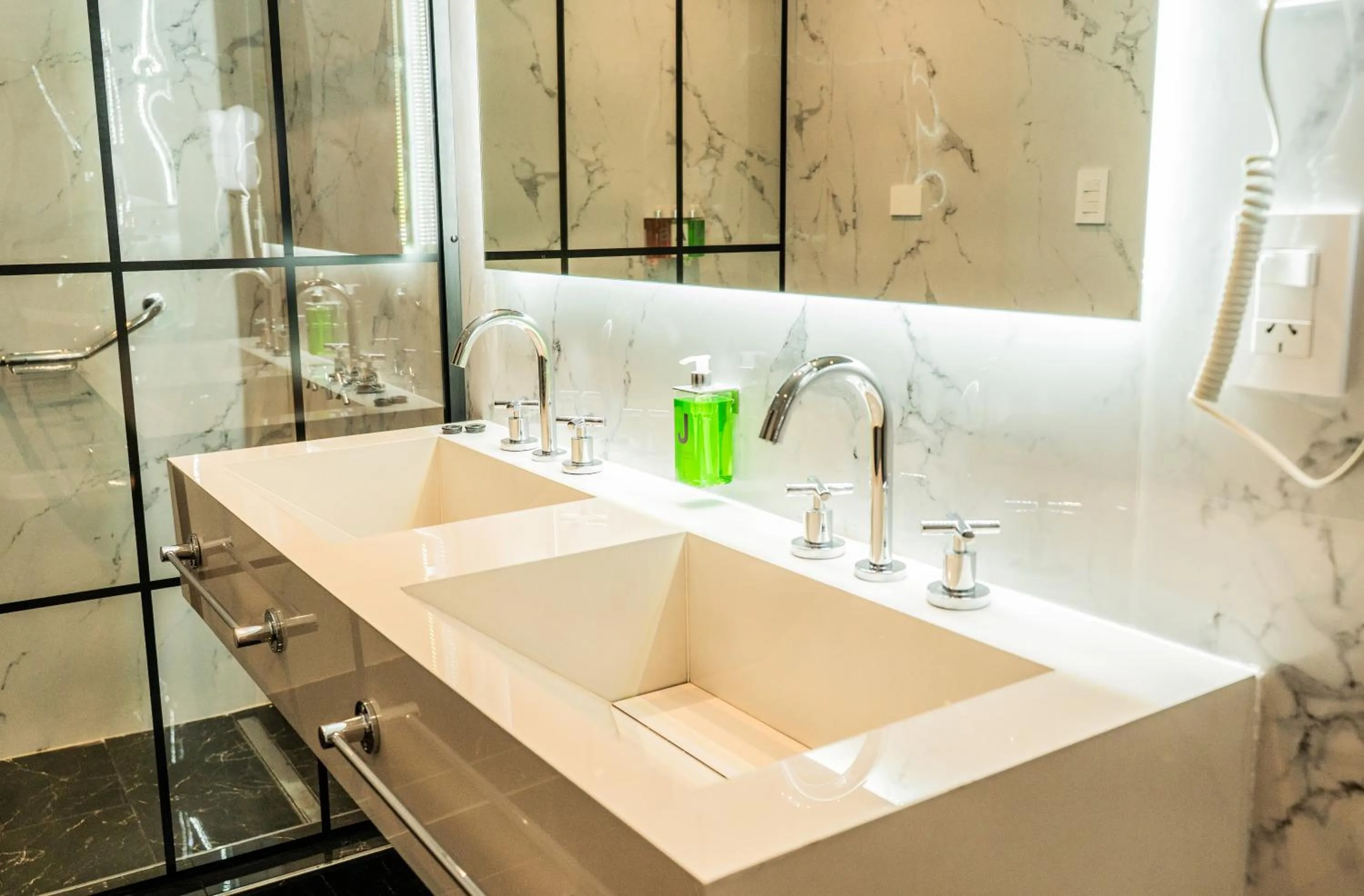 Bathroom in Palmas de la Laguna by Posada Suiza