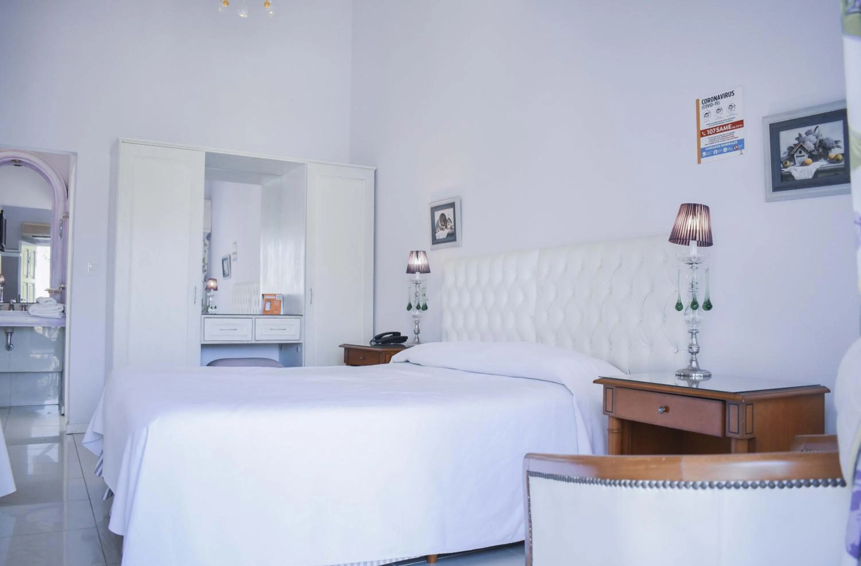 Bed in Posada Suiza by Prima Collection