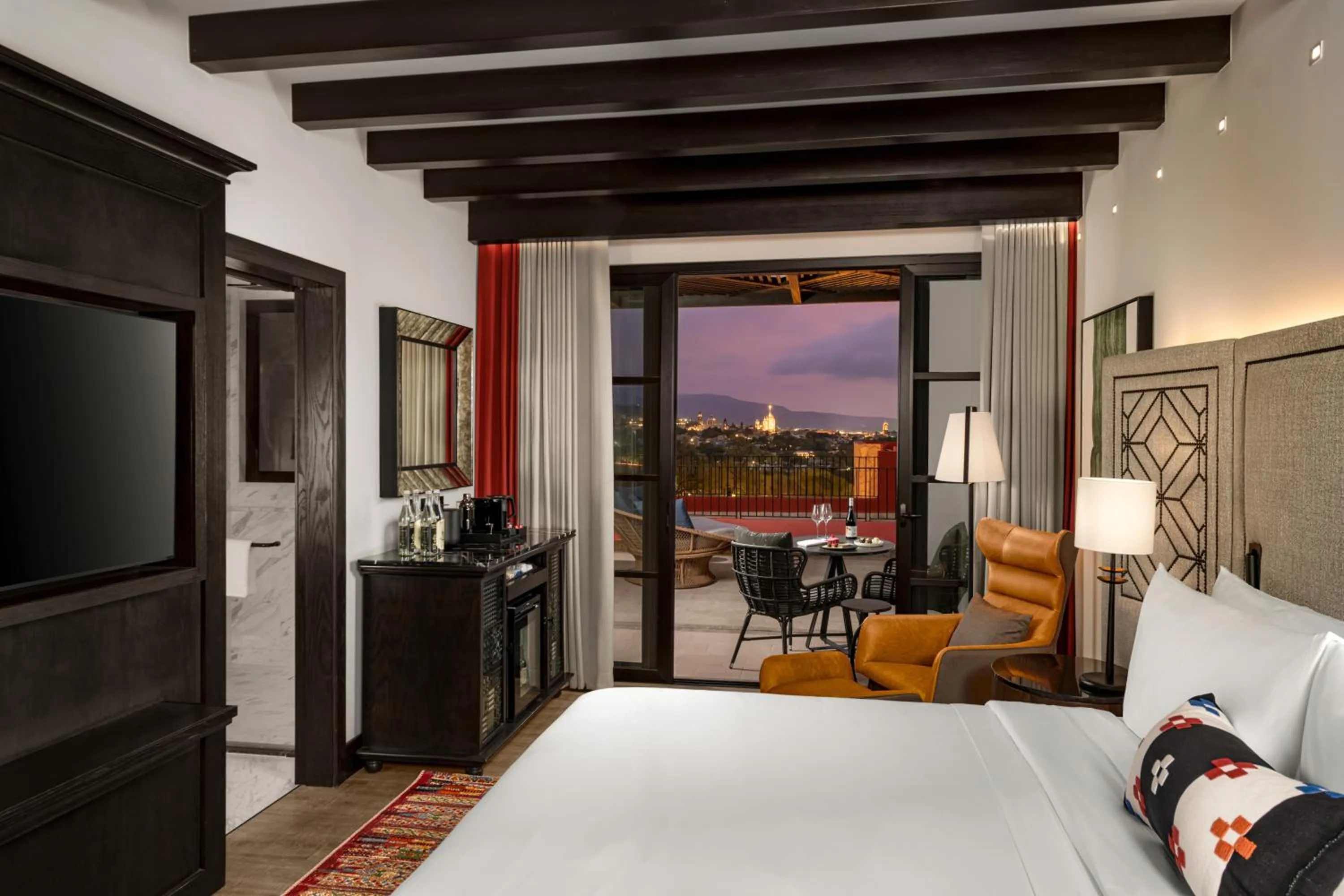 Patio, Bed in Pueblo Bonito Vantage San Miguel de Allende