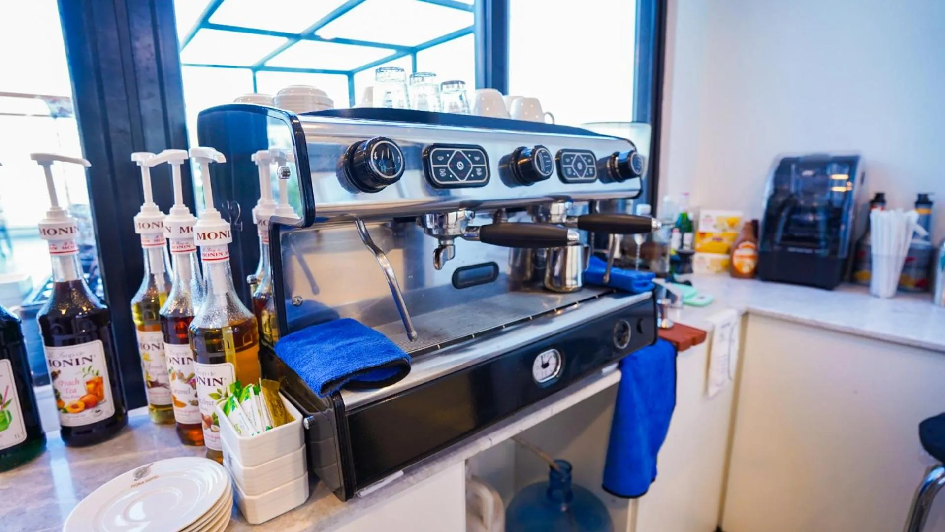 Restaurant/places to eat in Fiora Hotel