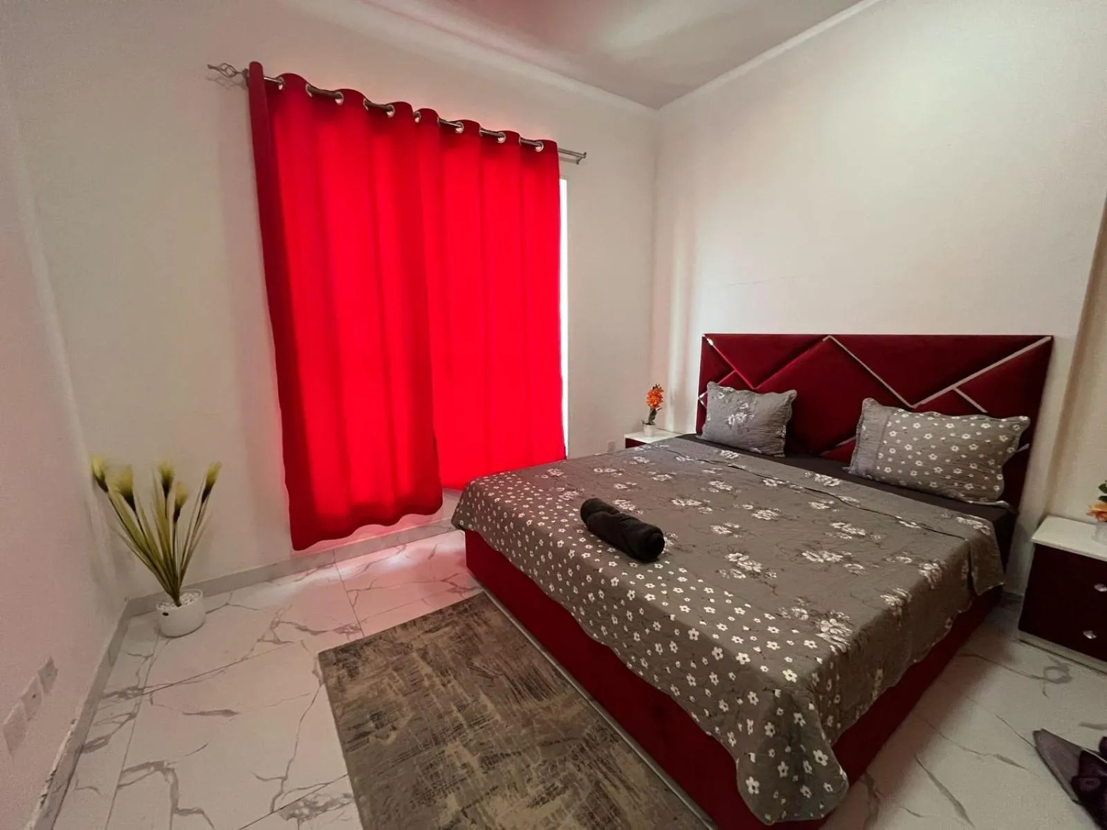 Bedroom, Bed in Oasis tower family apartment 2302