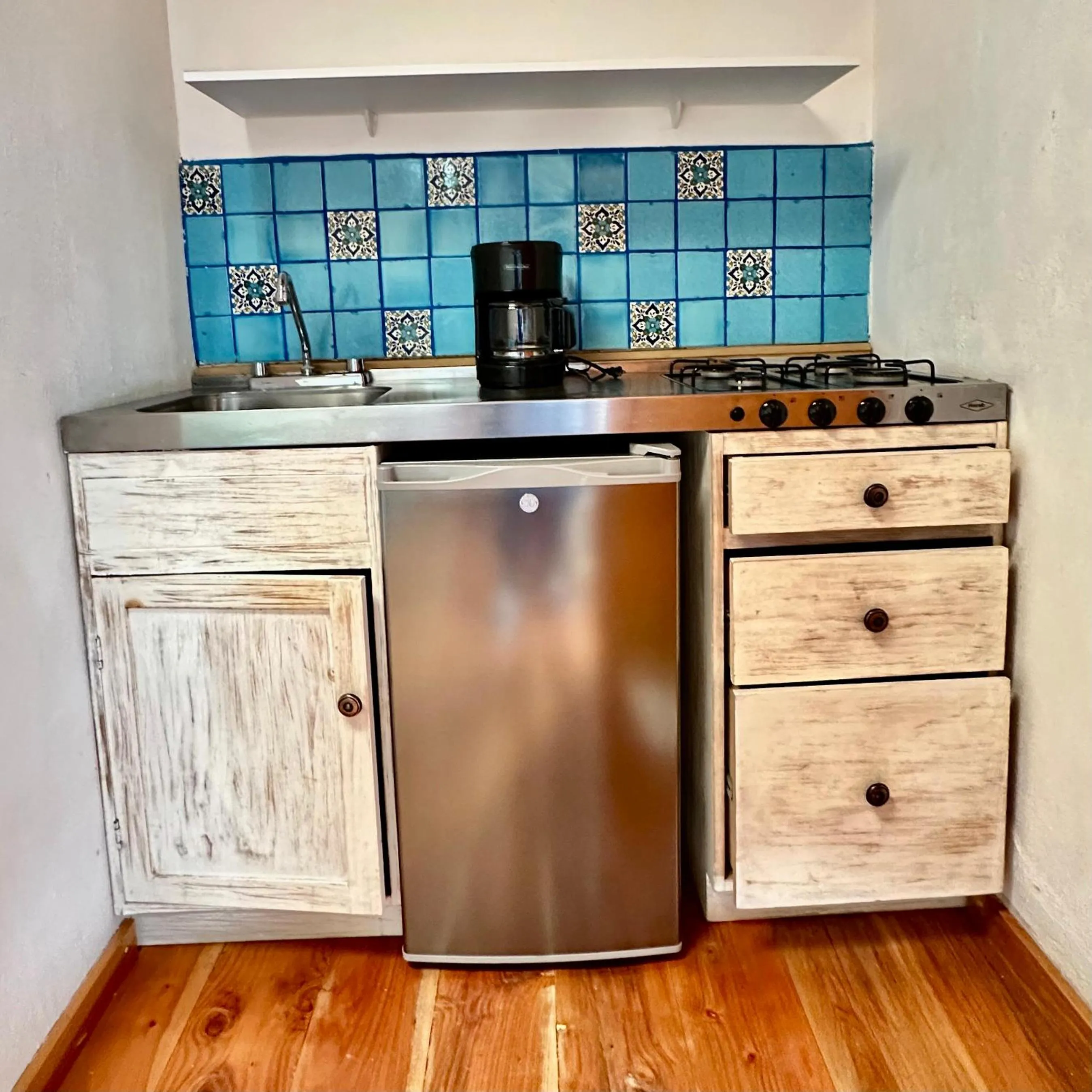 Kitchen or kitchenette in La Etelvina Suites