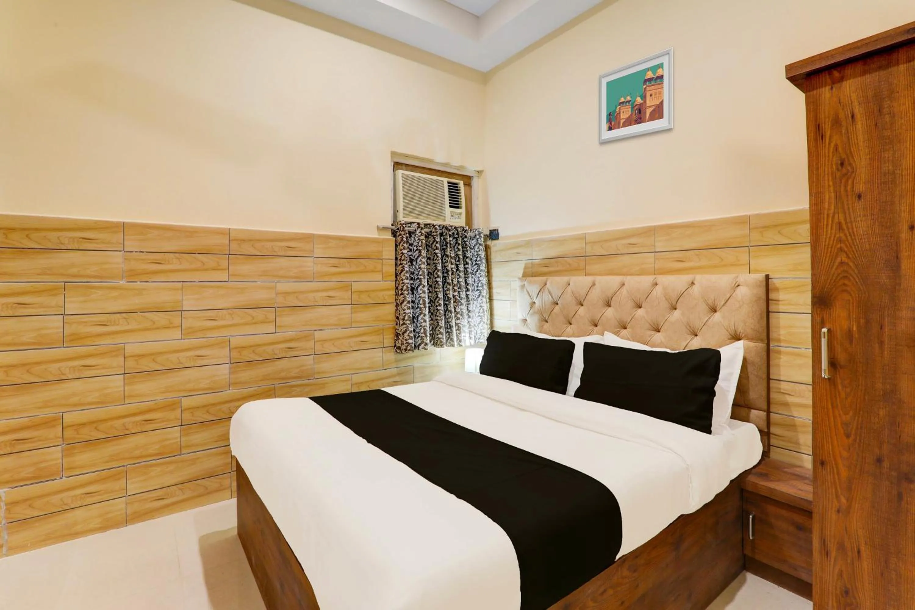 Bedroom, Bed in Super Hotel O Super Kalpna Inn