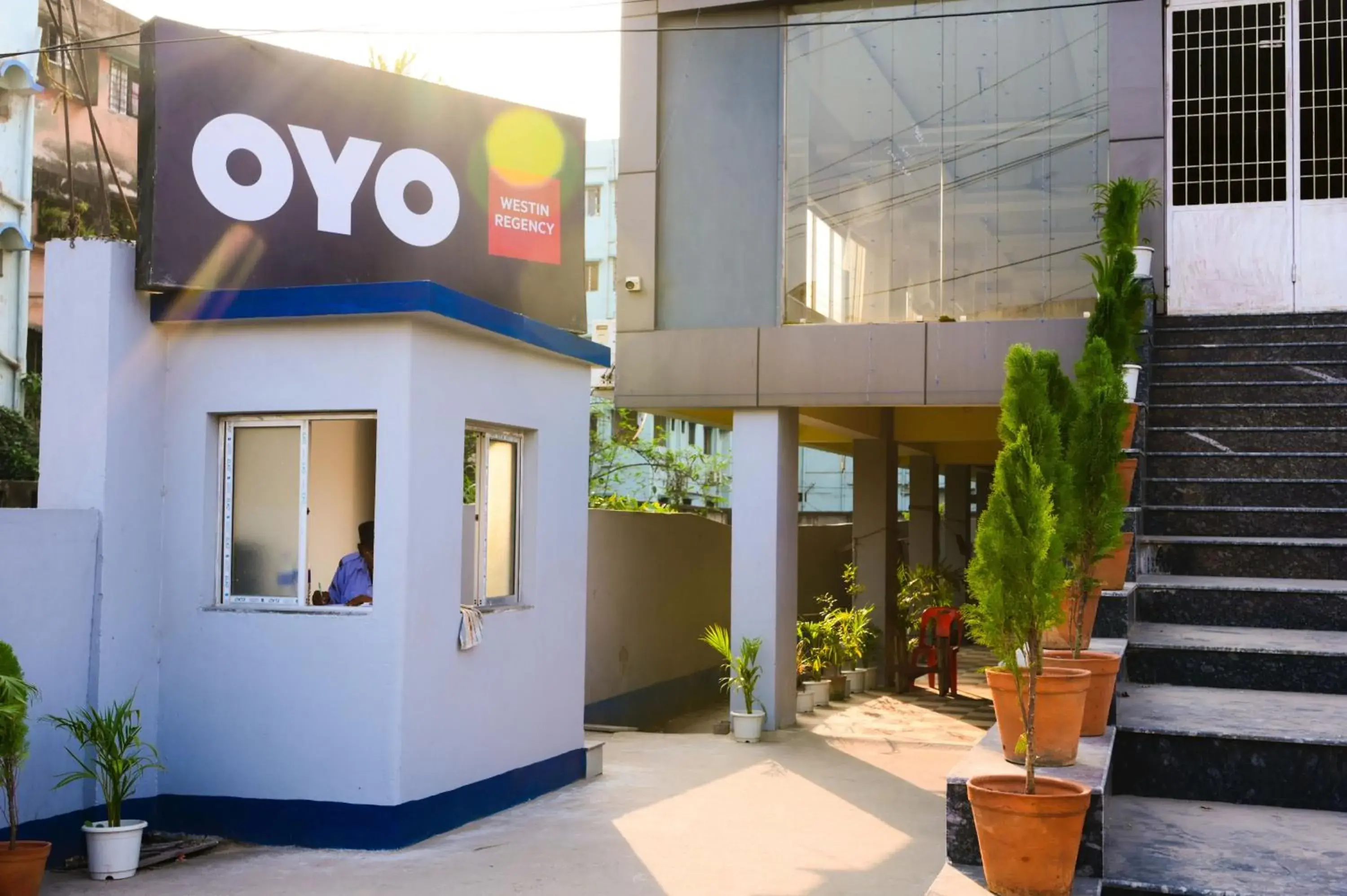 Facade/entrance in Hotel O Westin Regency Facade/entrance in Hotel O Westin Regency