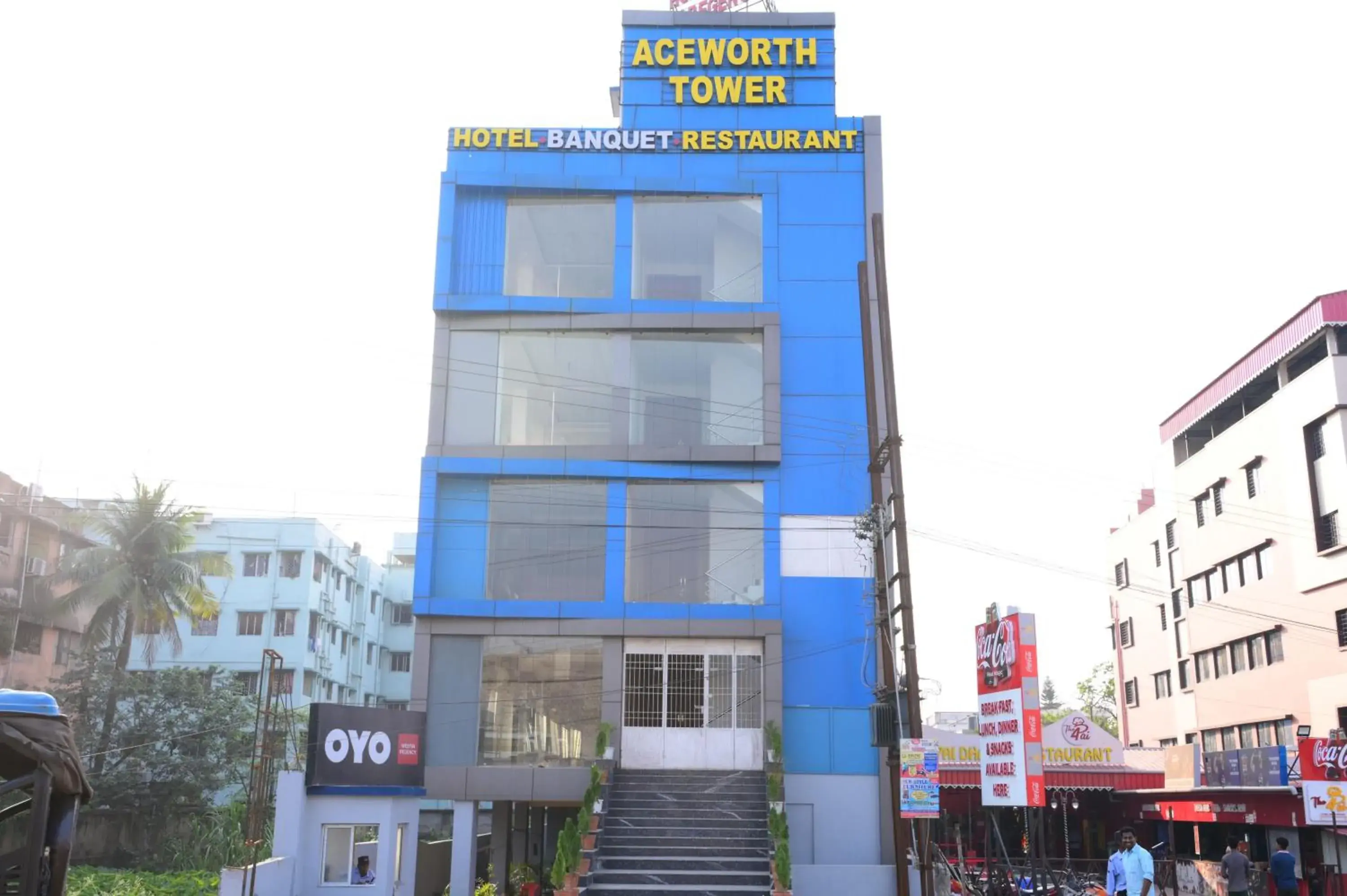 Facade/entrance in Hotel O Westin Regency Facade/entrance in Hotel O Westin Regency