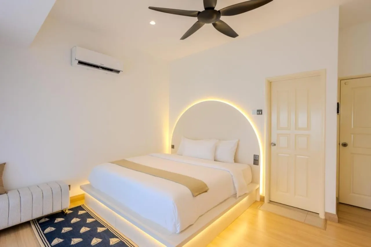 Bed in Suntai Villa, Beachfront Suites