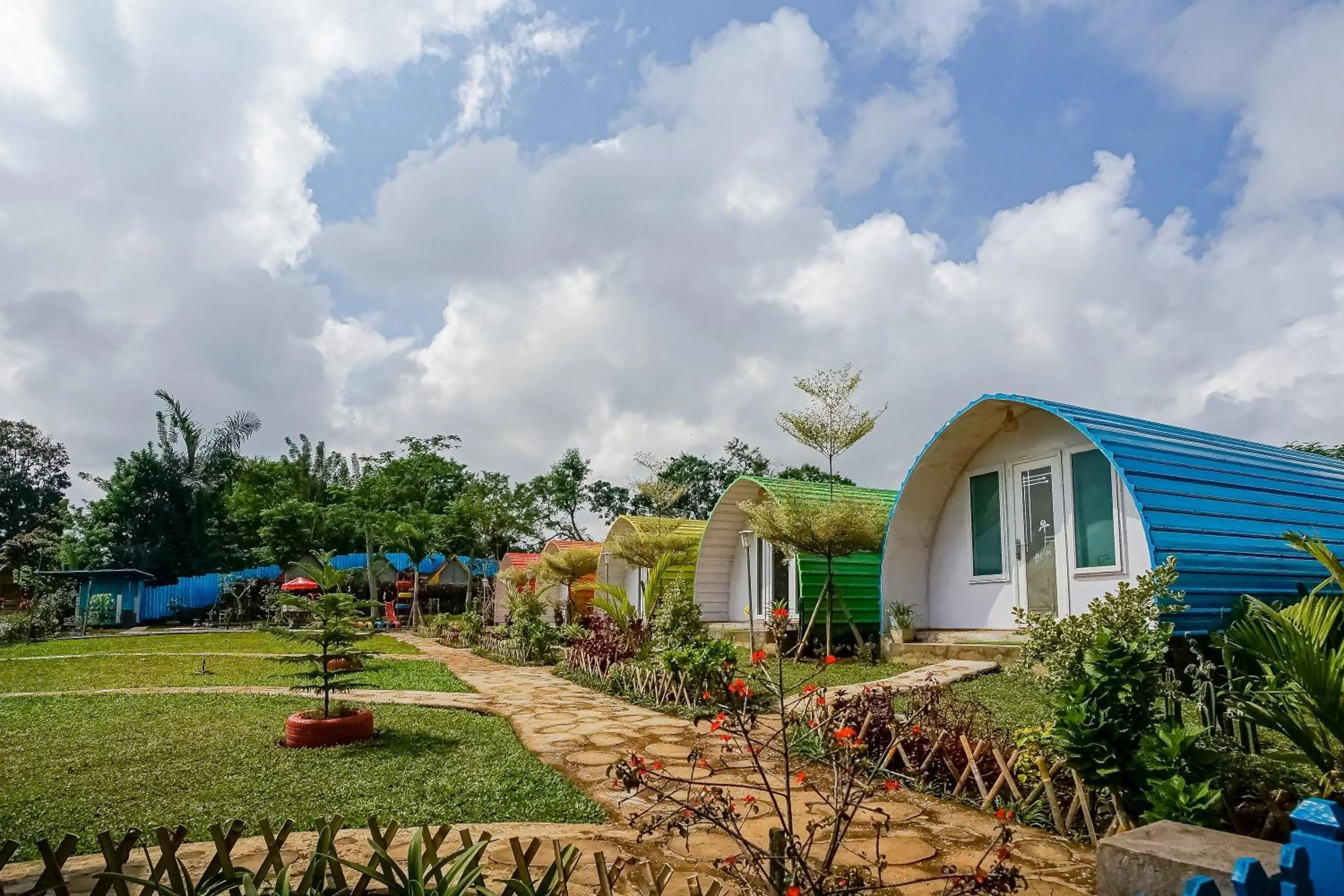 Facade/entrance in Rainbow Glamping