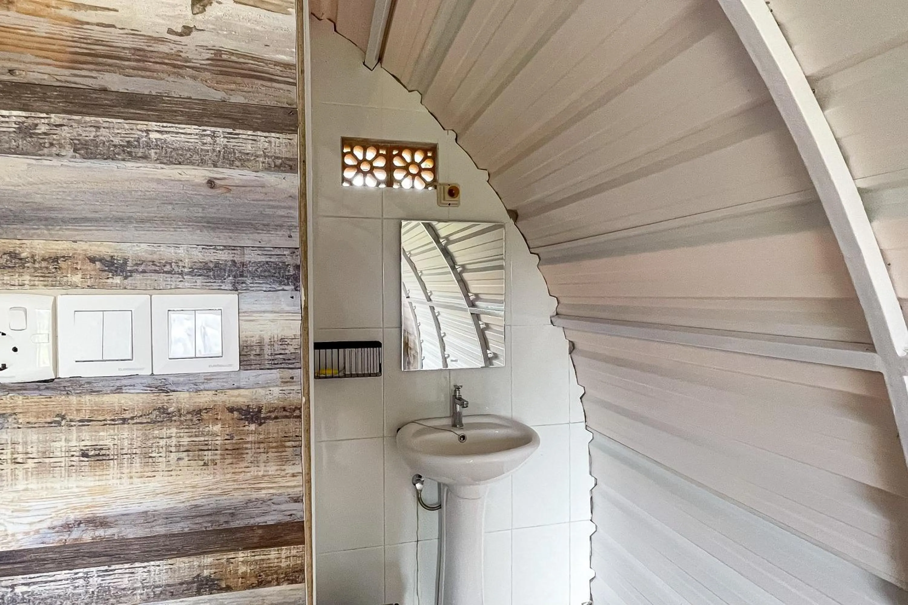 Bathroom in Rainbow Glamping