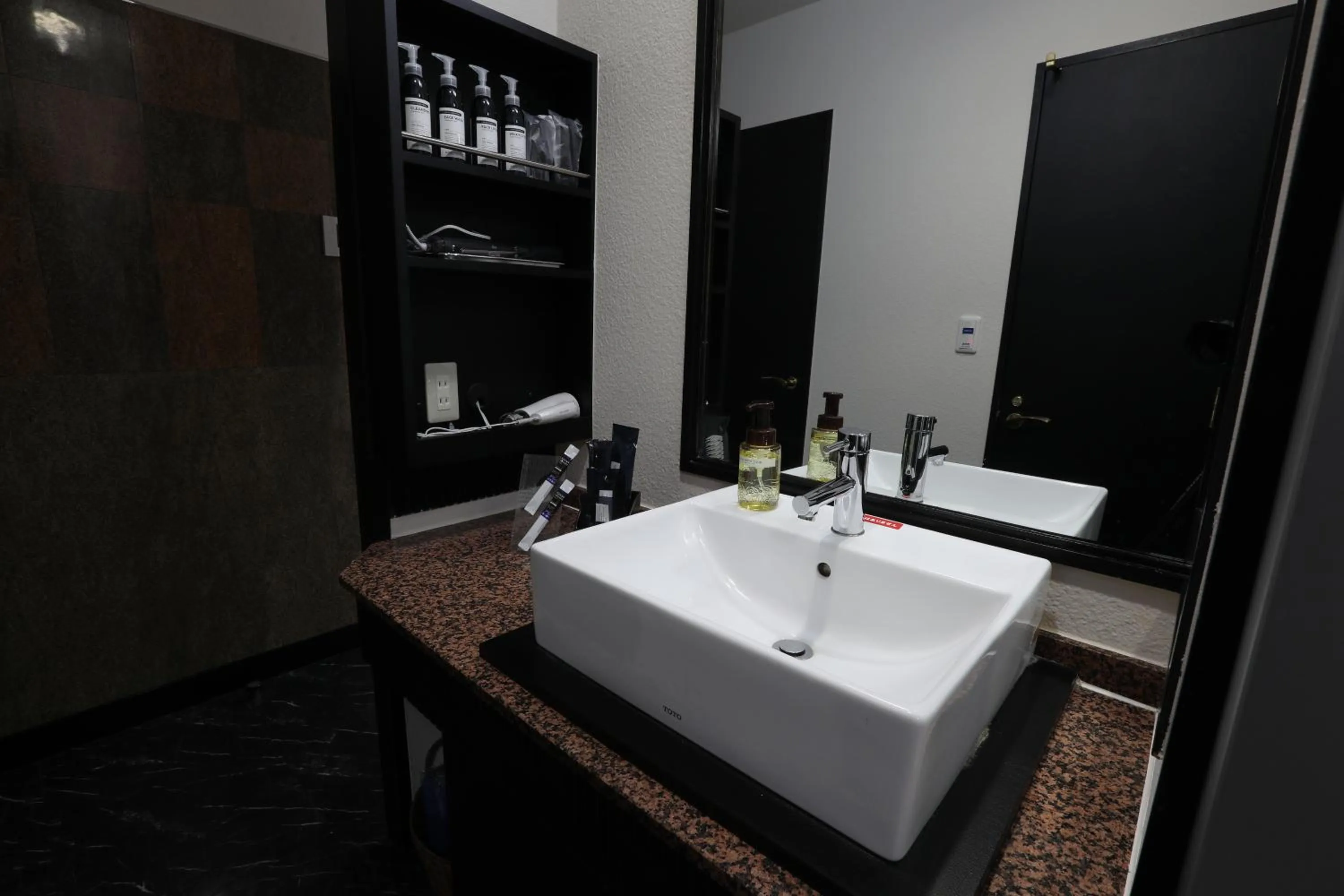 HOTEL C-PLUS - Adult Only