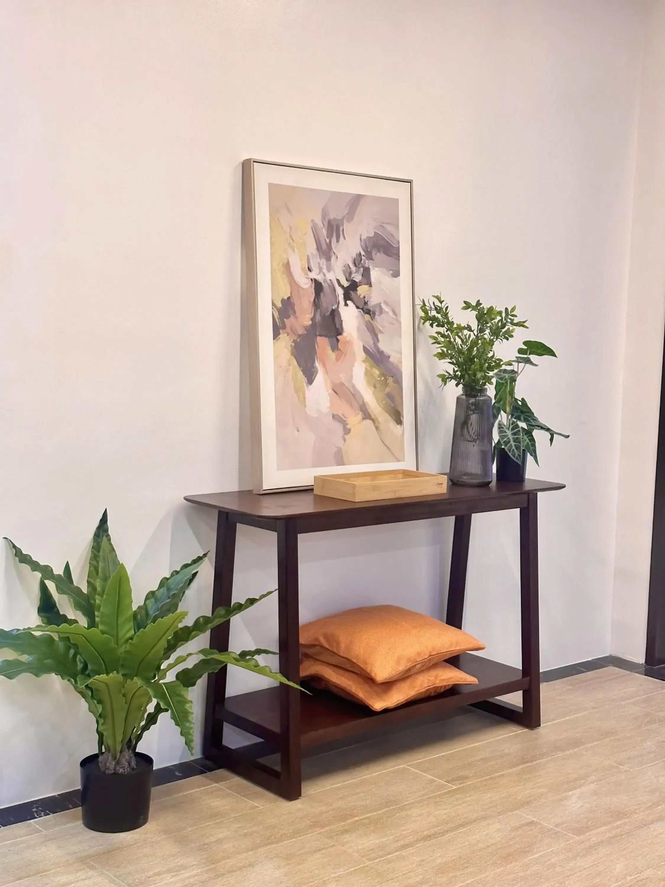 Decorative detail in Travelbee Minglanilla Inn Decorative detail in Travelbee Minglanilla Inn