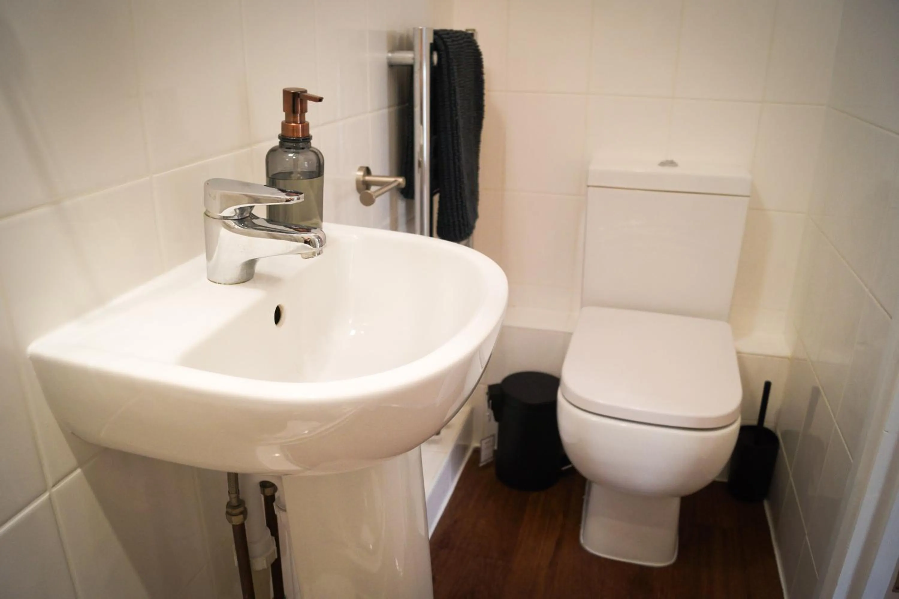 Toilet in Lemon Tree Rooms - Newly Refurbished Coastal Stay
