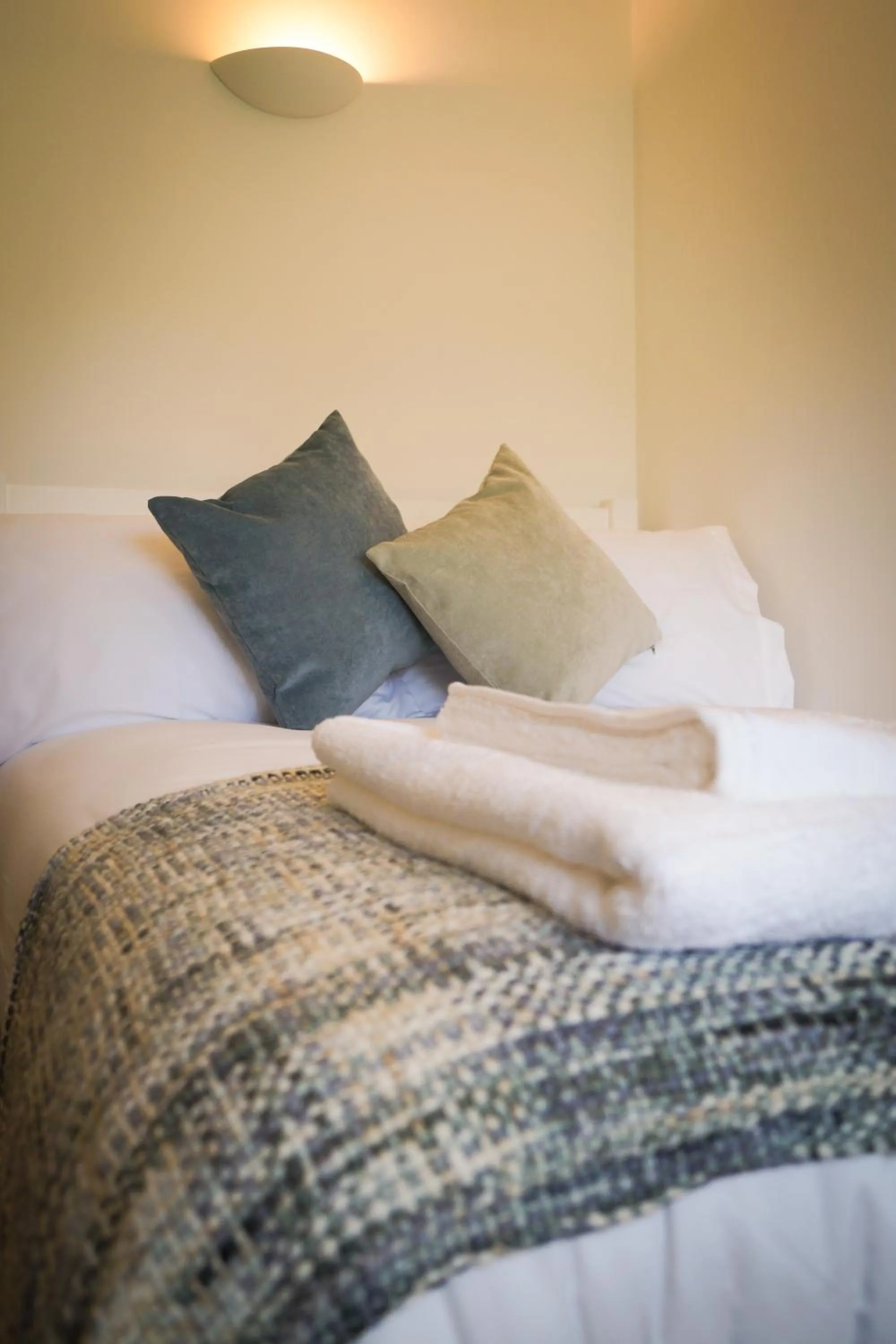 Bedroom, Bed in Lemon Tree Rooms - Newly Refurbished Coastal Stay