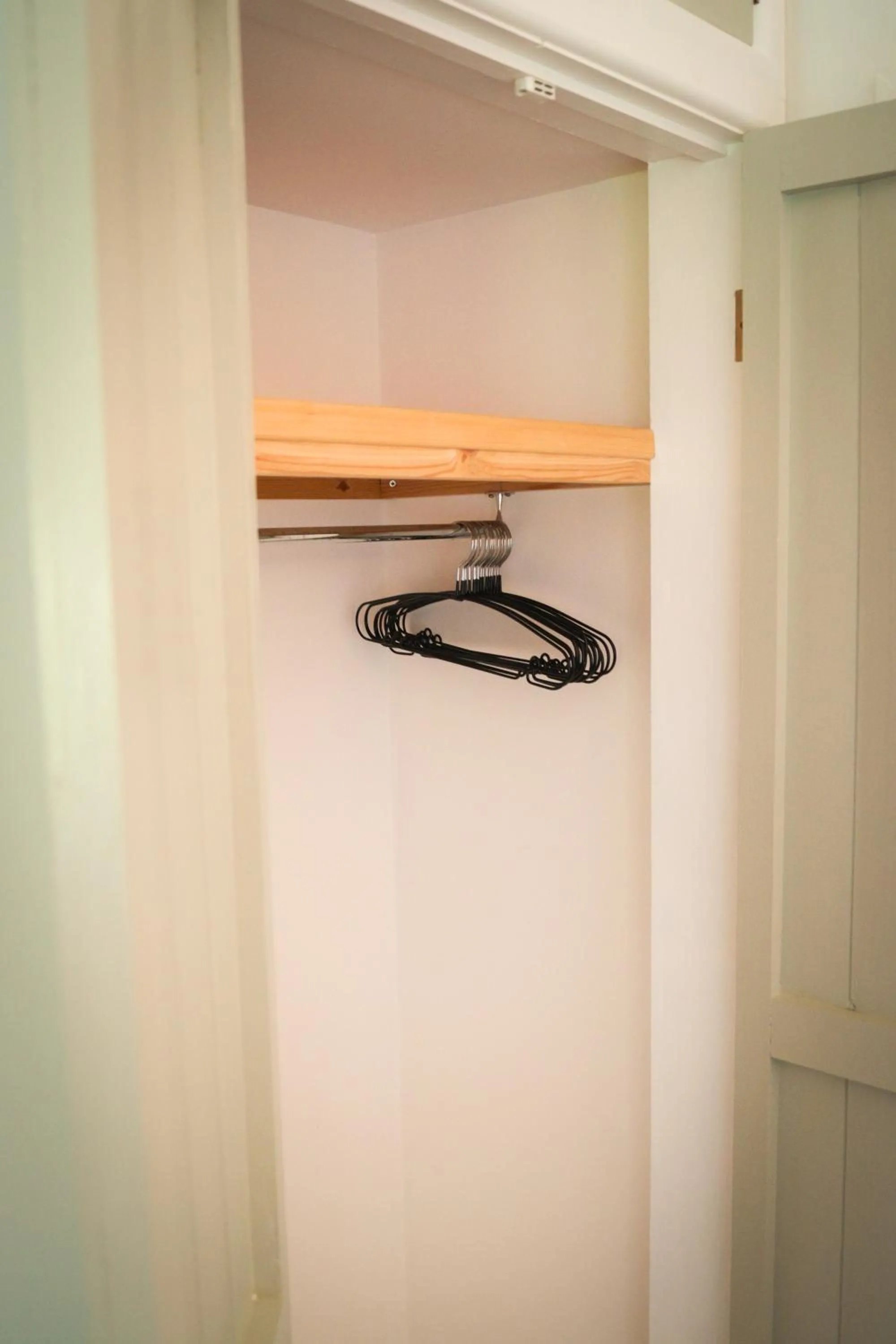 wardrobe in Lemon Tree Rooms - Newly Refurbished Coastal Stay