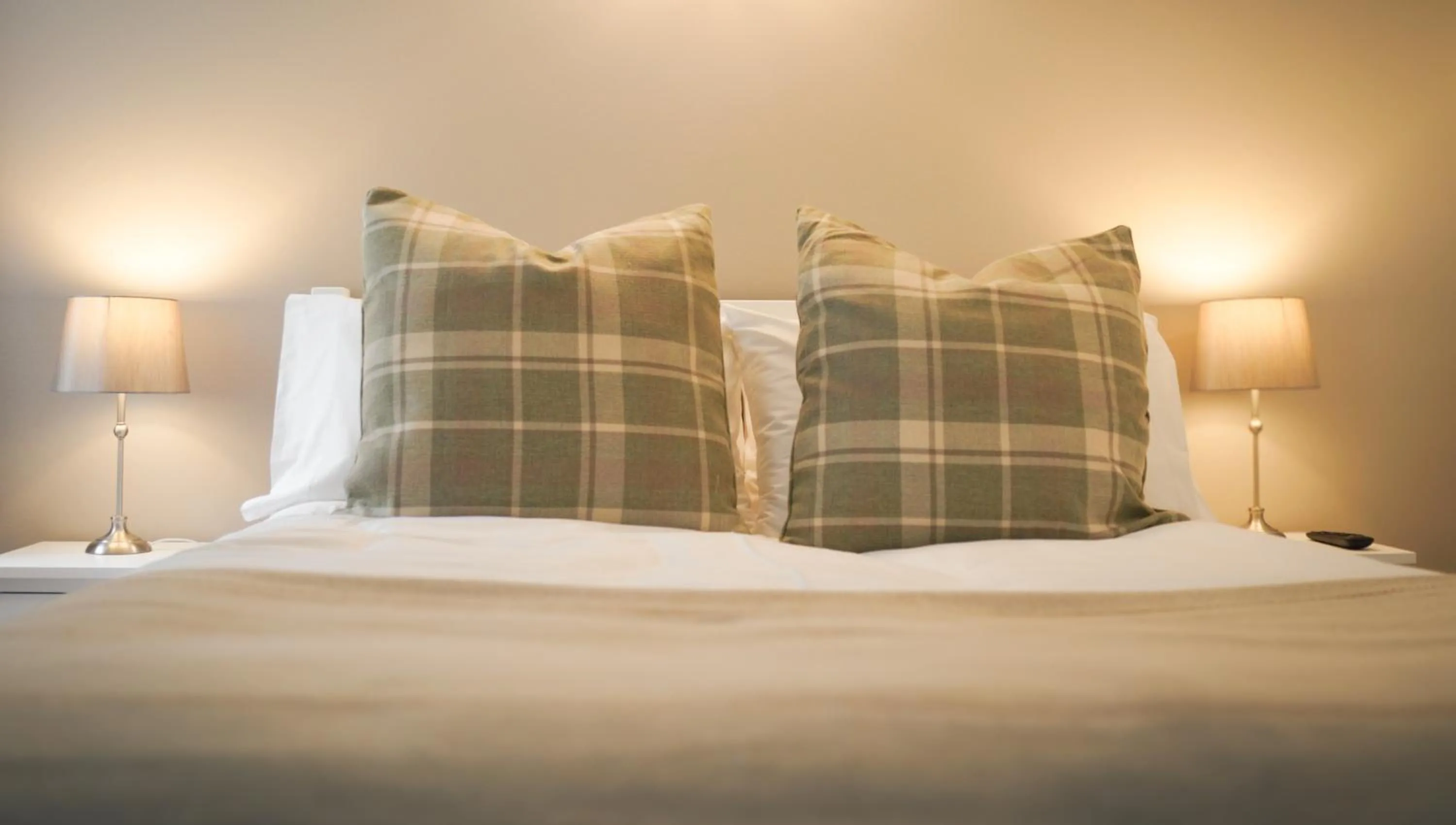 Bed in Lemon Tree Rooms - Newly Refurbished Coastal Stay