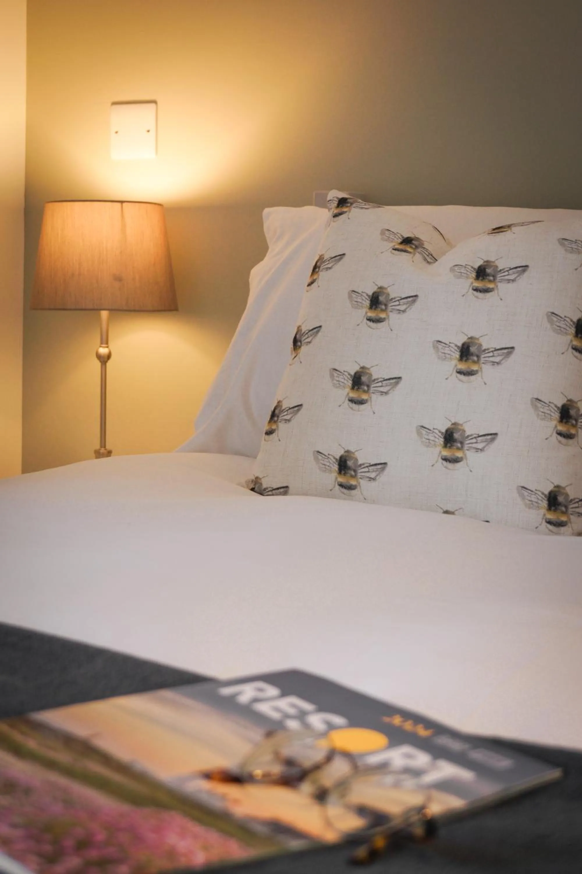 Bed in Lemon Tree Rooms - Newly Refurbished Coastal Stay