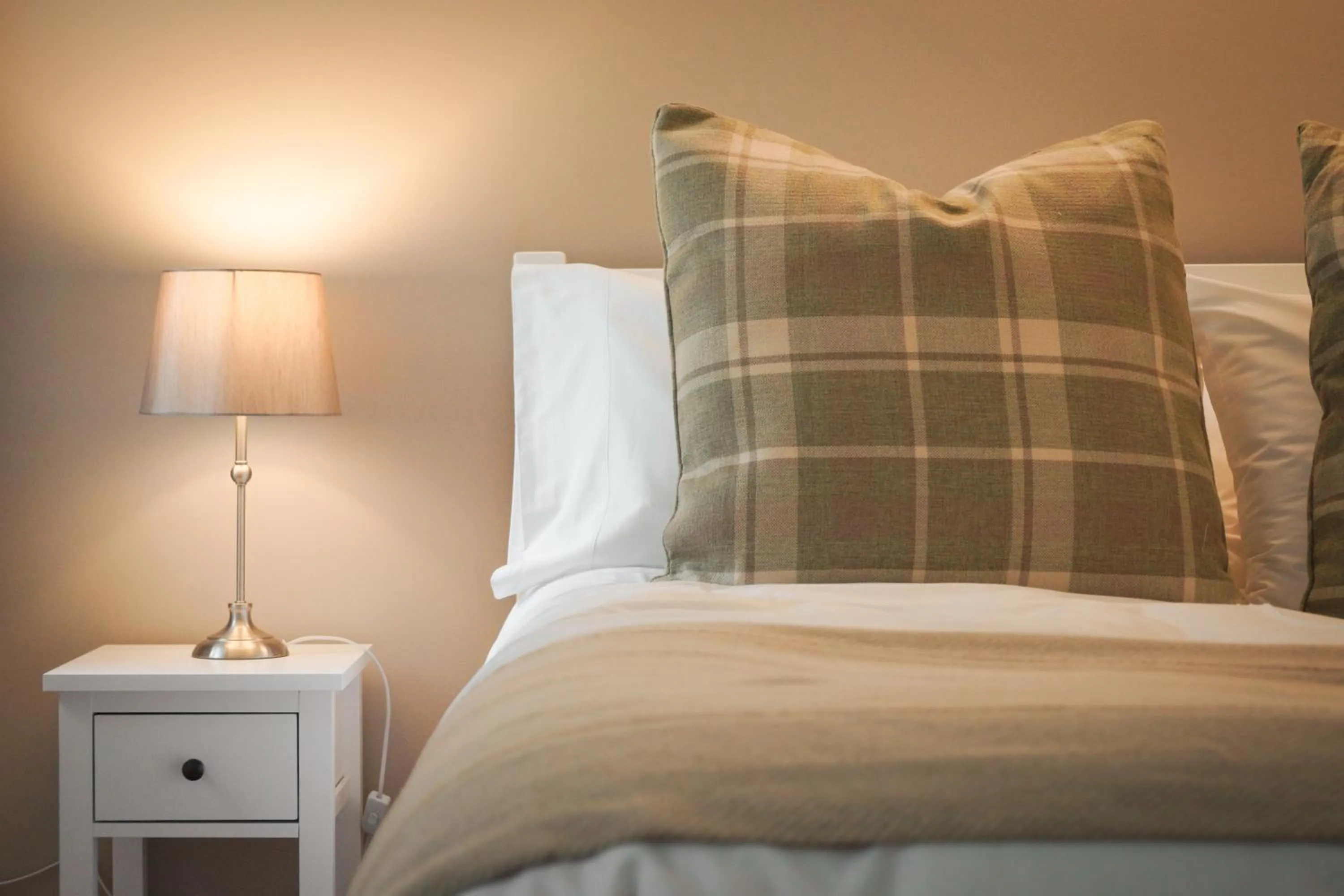 Bed in Lemon Tree Rooms - Newly Refurbished Coastal Stay
